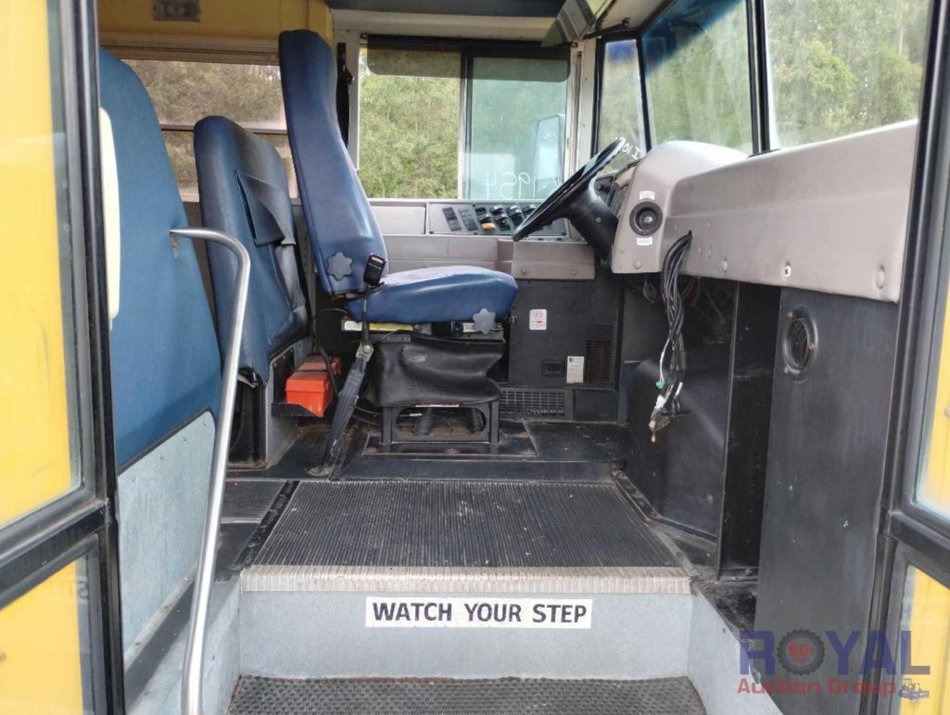 2004 IC Corporation 3000IC Bus - Image 11 of 24