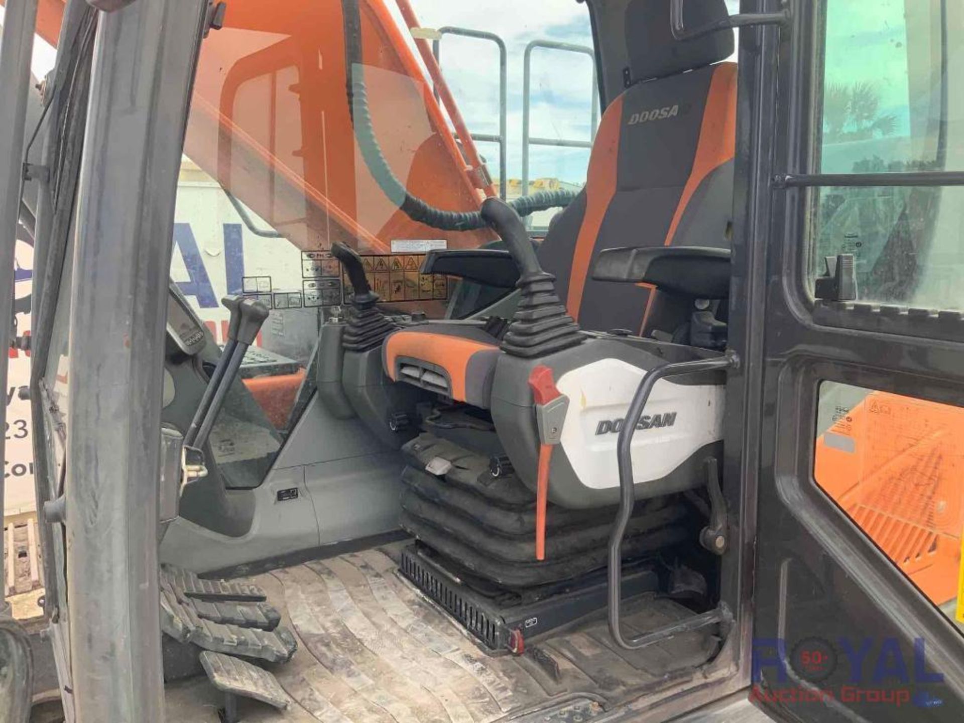 2019 Doosan DX350LC-5 Hydraulic Excavator - Image 10 of 37