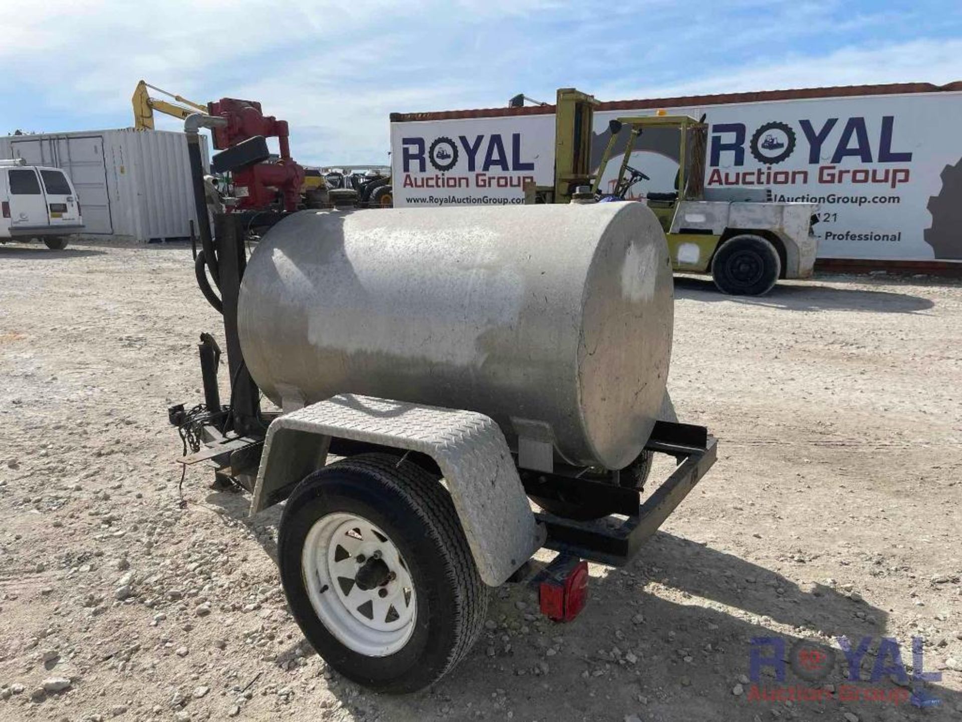 Fuel Tank with Hose, Nozzle and Meter S/A Towable Trailer - Image 4 of 10
