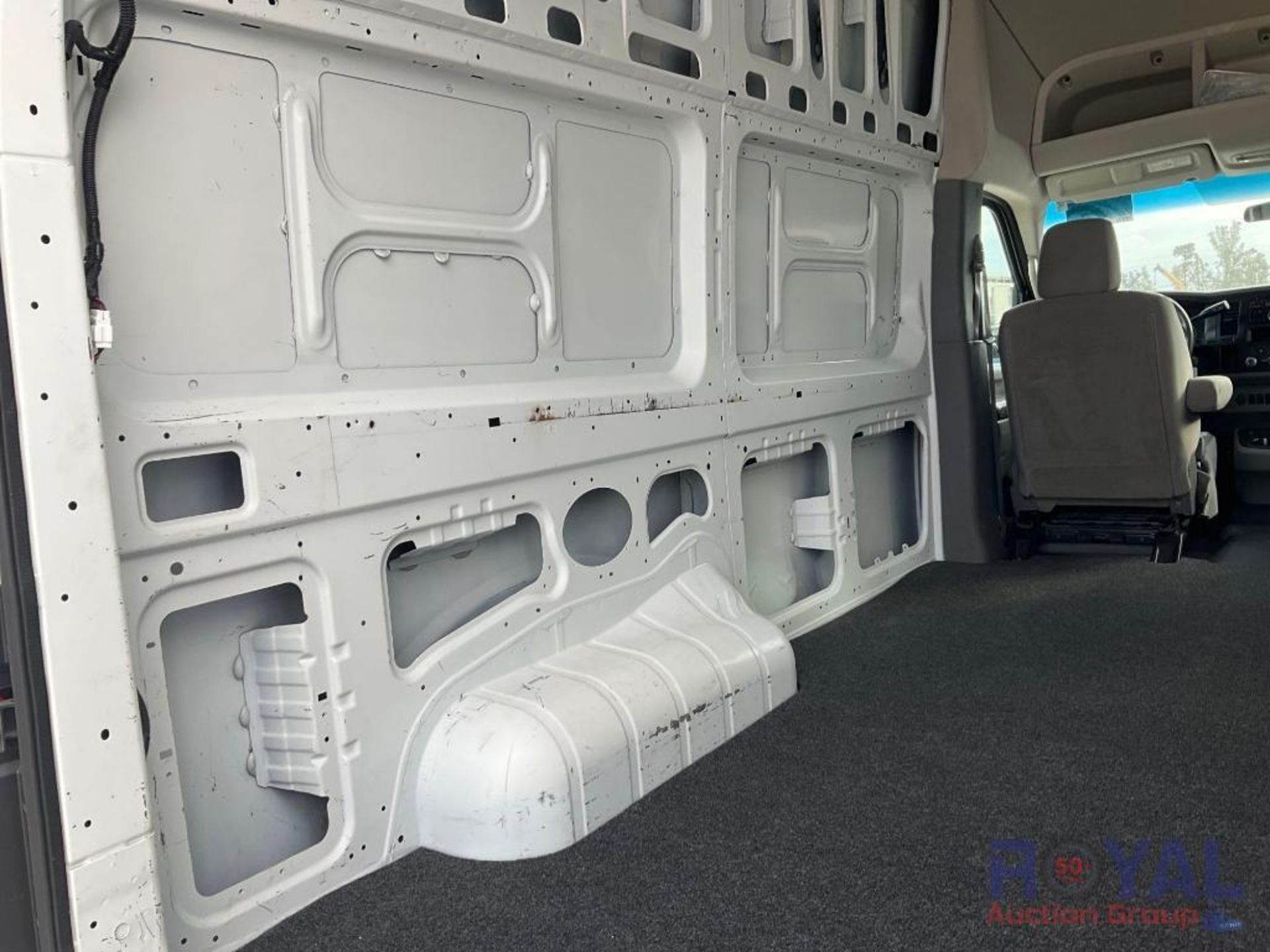 2015 Nissan NV2500 HD Cargo Van - Image 22 of 31