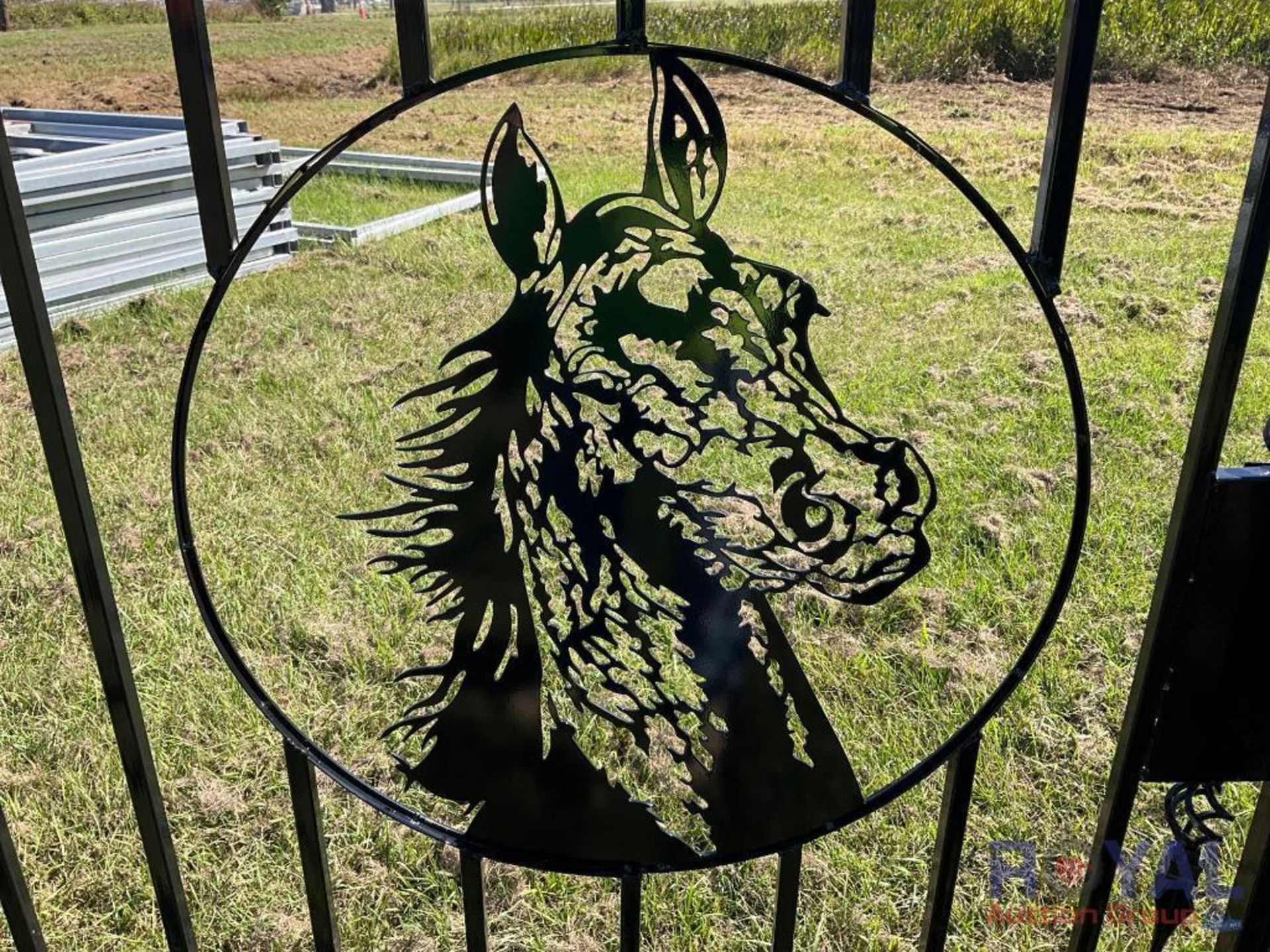 16ft Metal Gate With Horse Design - Image 2 of 3