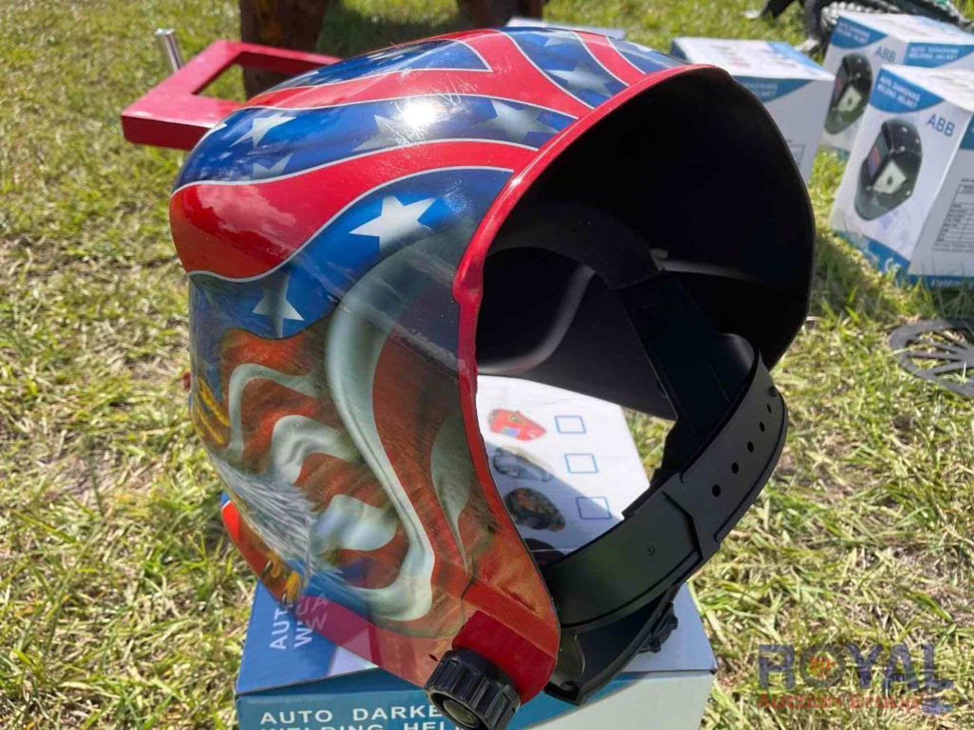 Auto Darkening Welding Helmet - Image 4 of 4