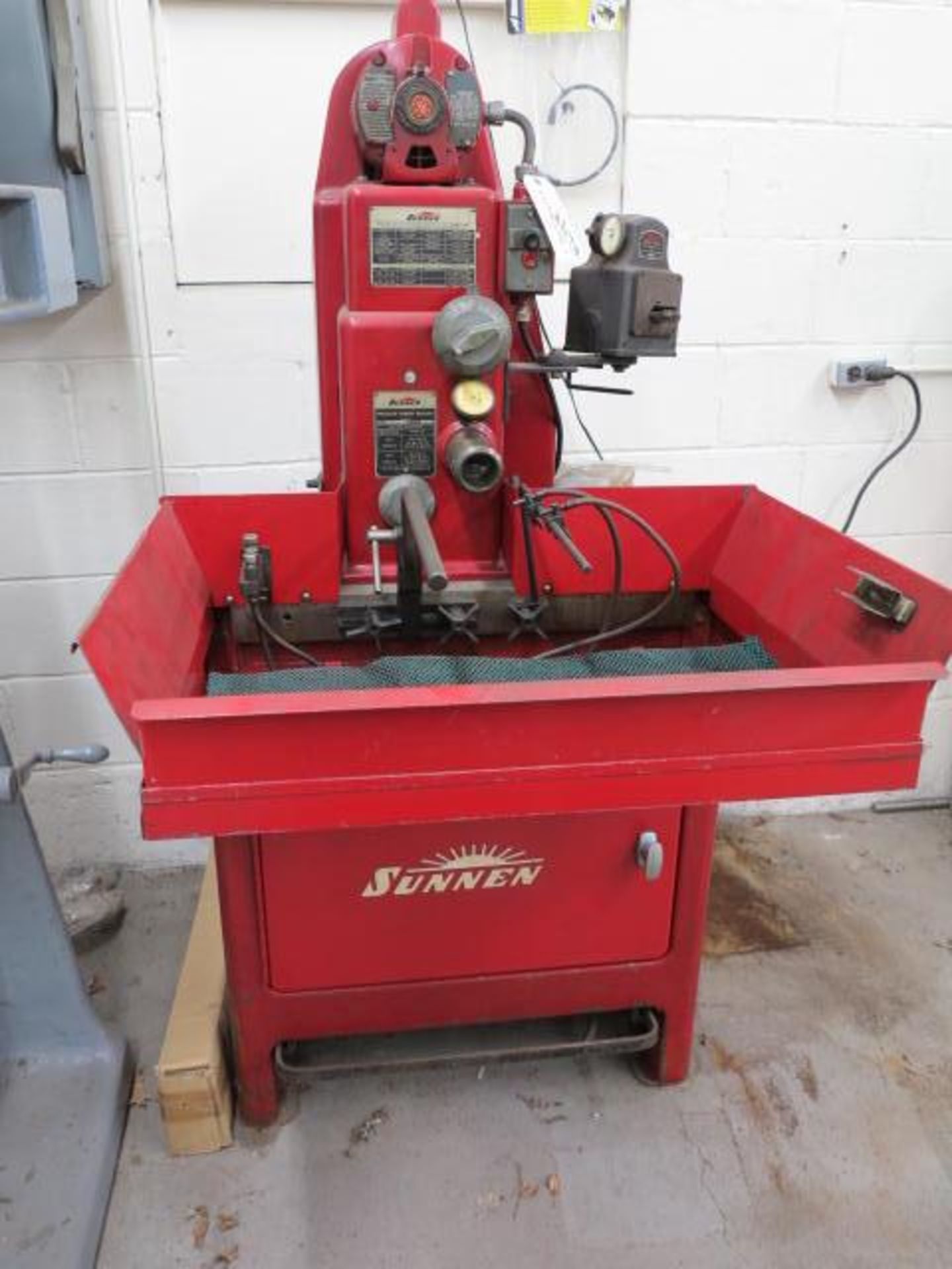 Sunnen Model LBB-1699 Precision Honing Machine S/N 15389 with Parts Cabinets, Hones Attachments