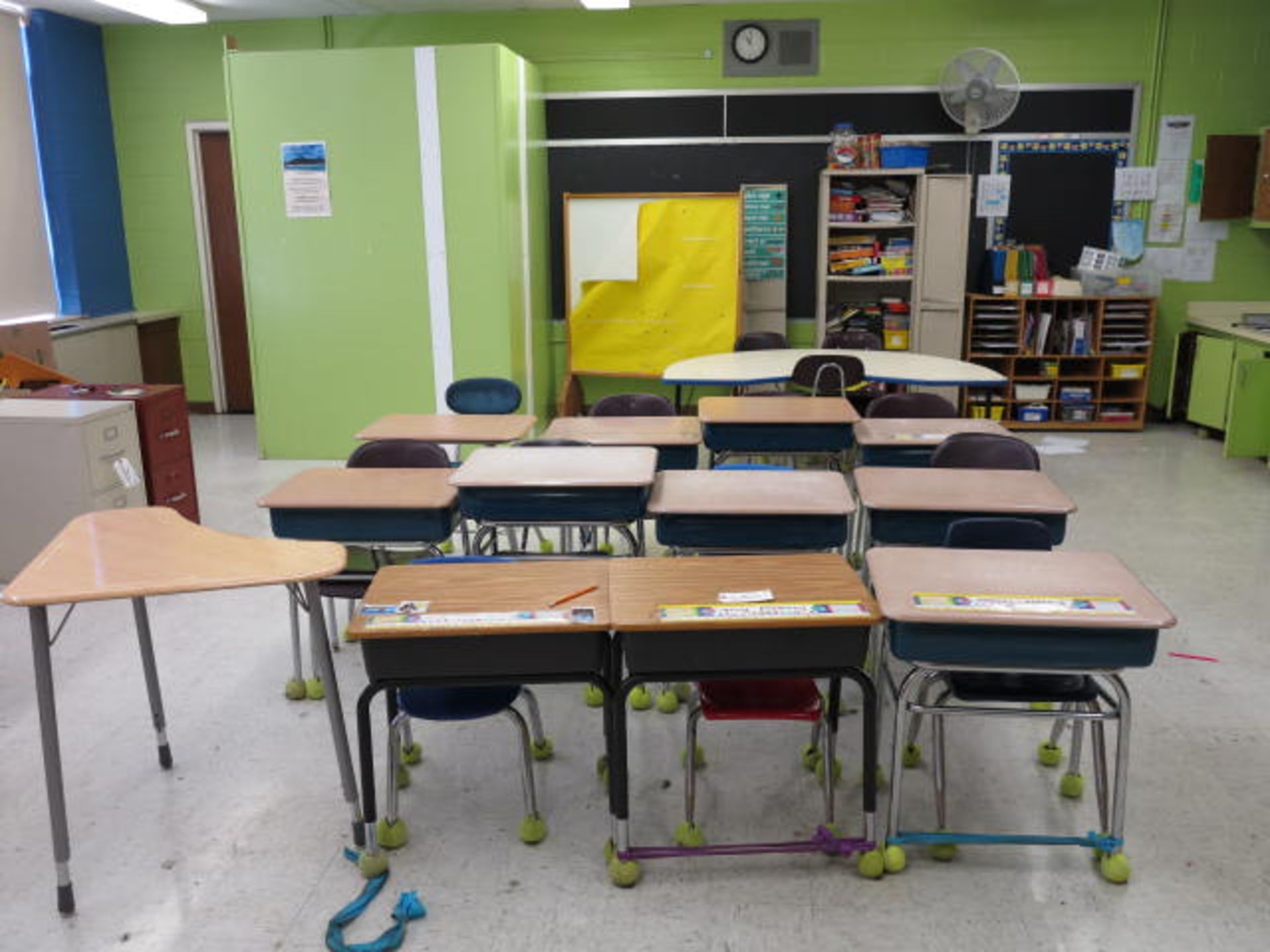 Lot (12) Student Desks Located in Room 6