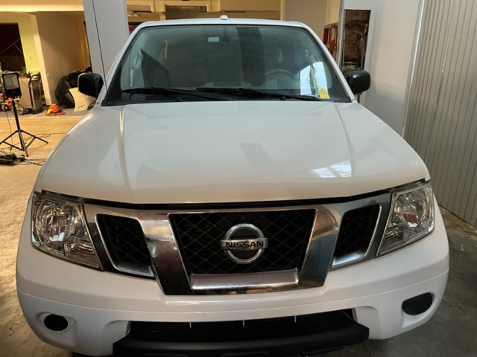 2015 NISSAN FRONTIER PICKUP TRUCK - VIN #1N6AD0CU5FN72560 - WHITE - AUTOMATIC TRANSMISSION - AIR CON