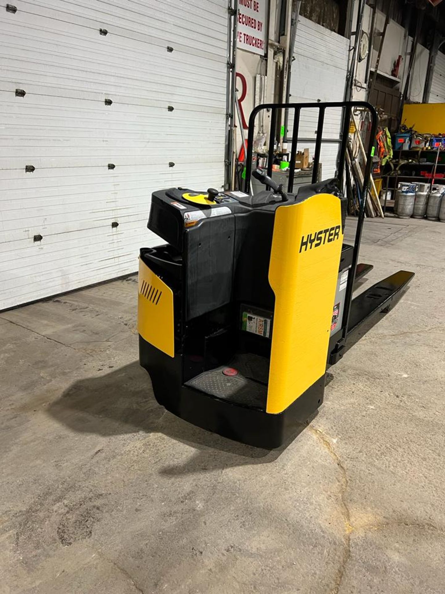 NICE 2015 Hyster Ride-On END RIDER Powered Pallet Truck 8' Long Forks 8000lbs capacity Safety to - Image 2 of 4