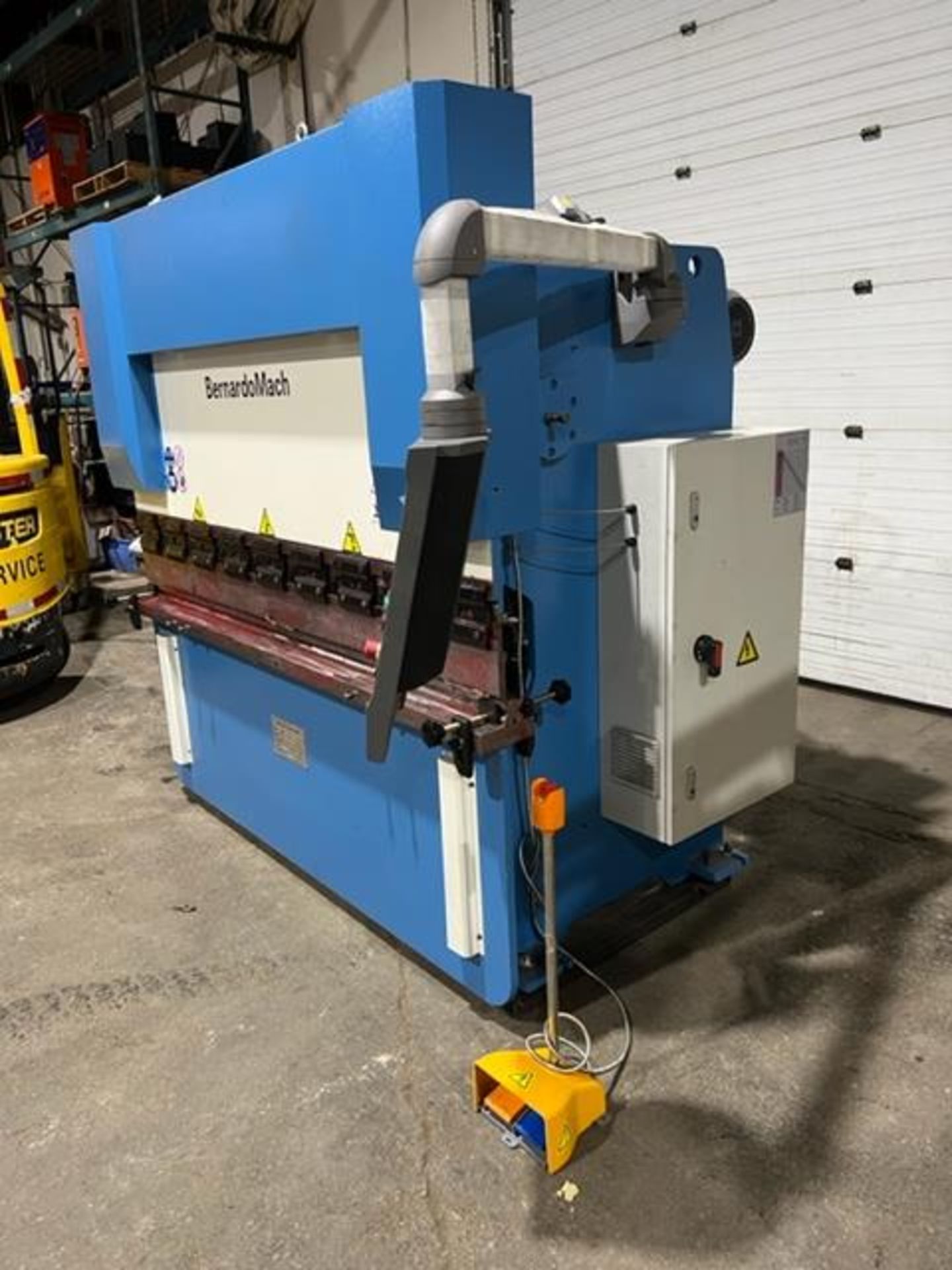 BernardoMach Hydraulic Press Brake 40 ton capacity 80" bed - 460/575V 3 phase with CNC back gauge - Image 5 of 5