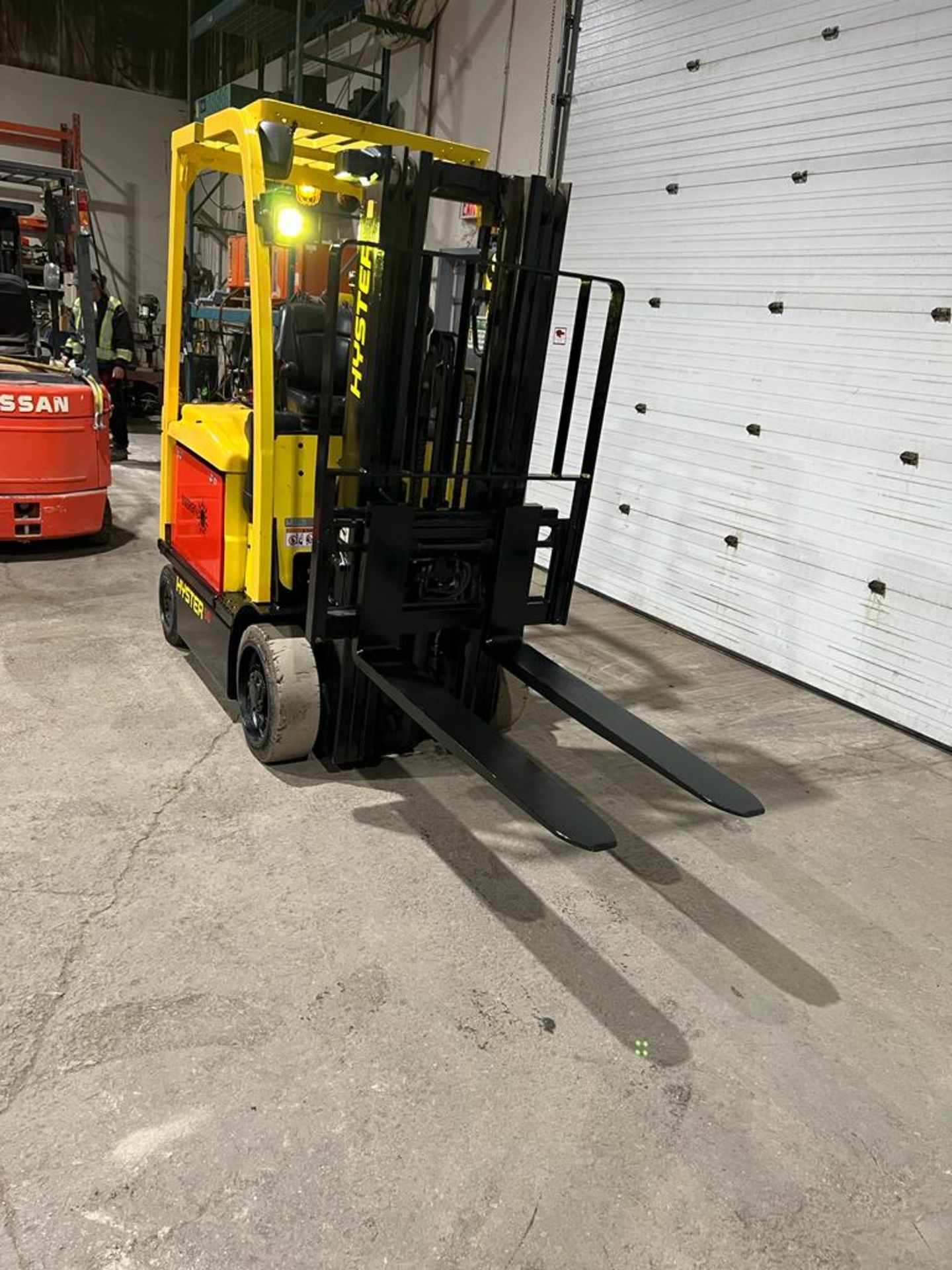 NICE 2016 Hyster 50 - 5,000lbs Forklift Electric NEW BATTERY 48V Sideshift LOW HOURS 3-stage mast - Image 2 of 3