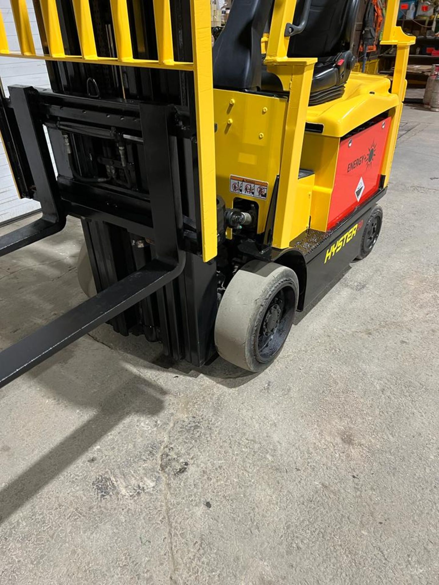 NICE 2014 Hyster 50 - 5,000lbs Capacity Forklift 4-STAGE mast with NEW BATTERY Electric with - Image 3 of 5