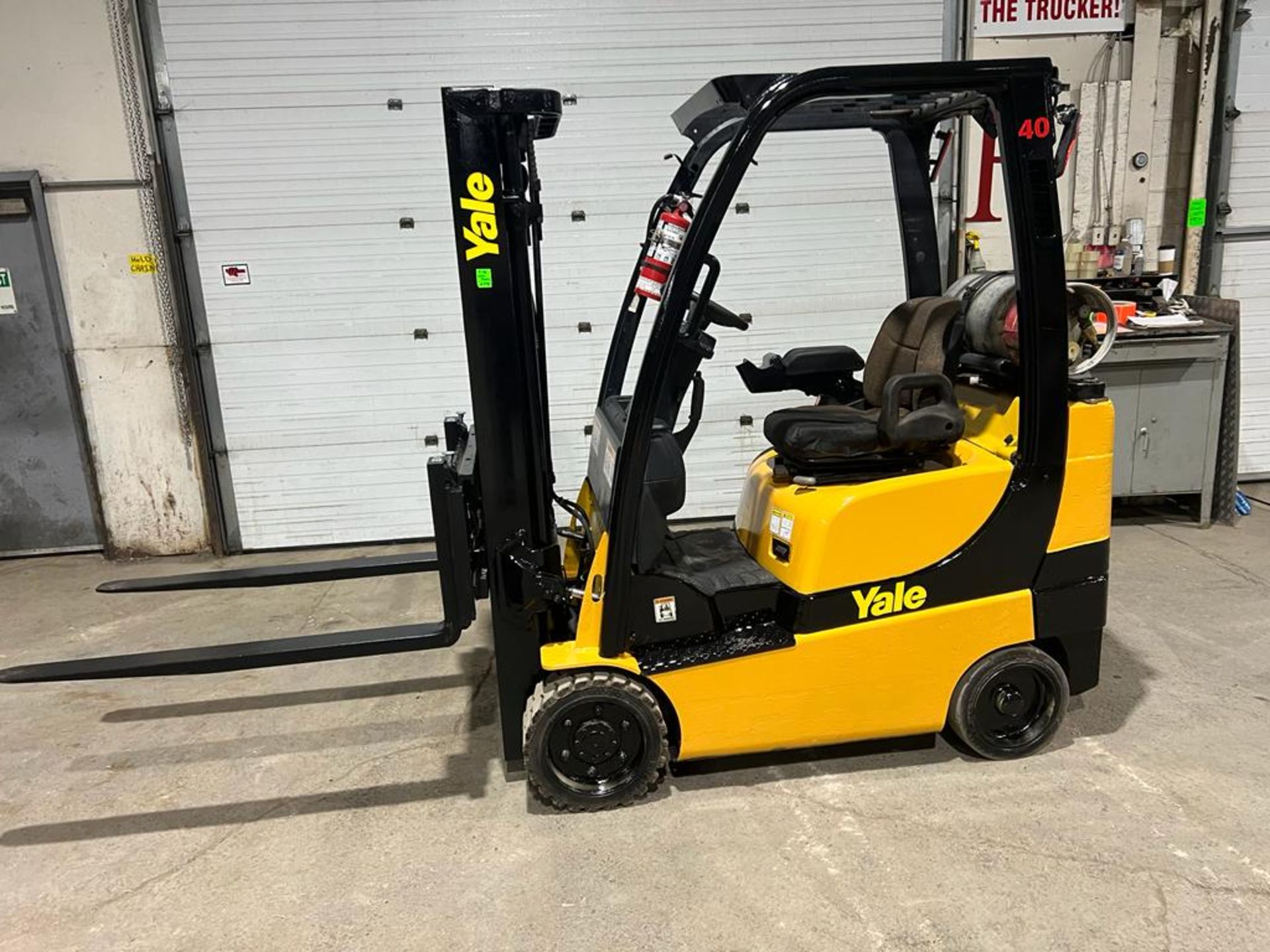 NICE Yale 4,000lbs Capacity Forklift with NEW FORKS, 3-stage with Sideshift LPG (propane) LOW HOURS