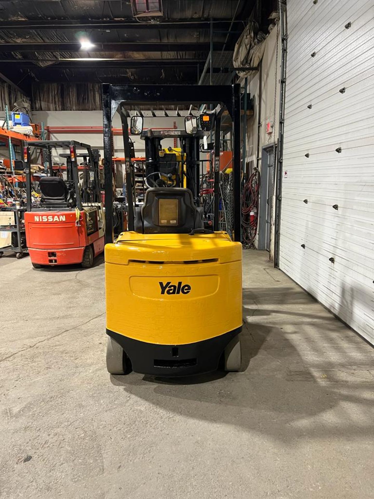 NICE 2011 Yale model 65 - 6,500lbs Capacity Forklift with NEW BATTERY 48V NEW FORKS 60" LOW HOURS - Image 5 of 5