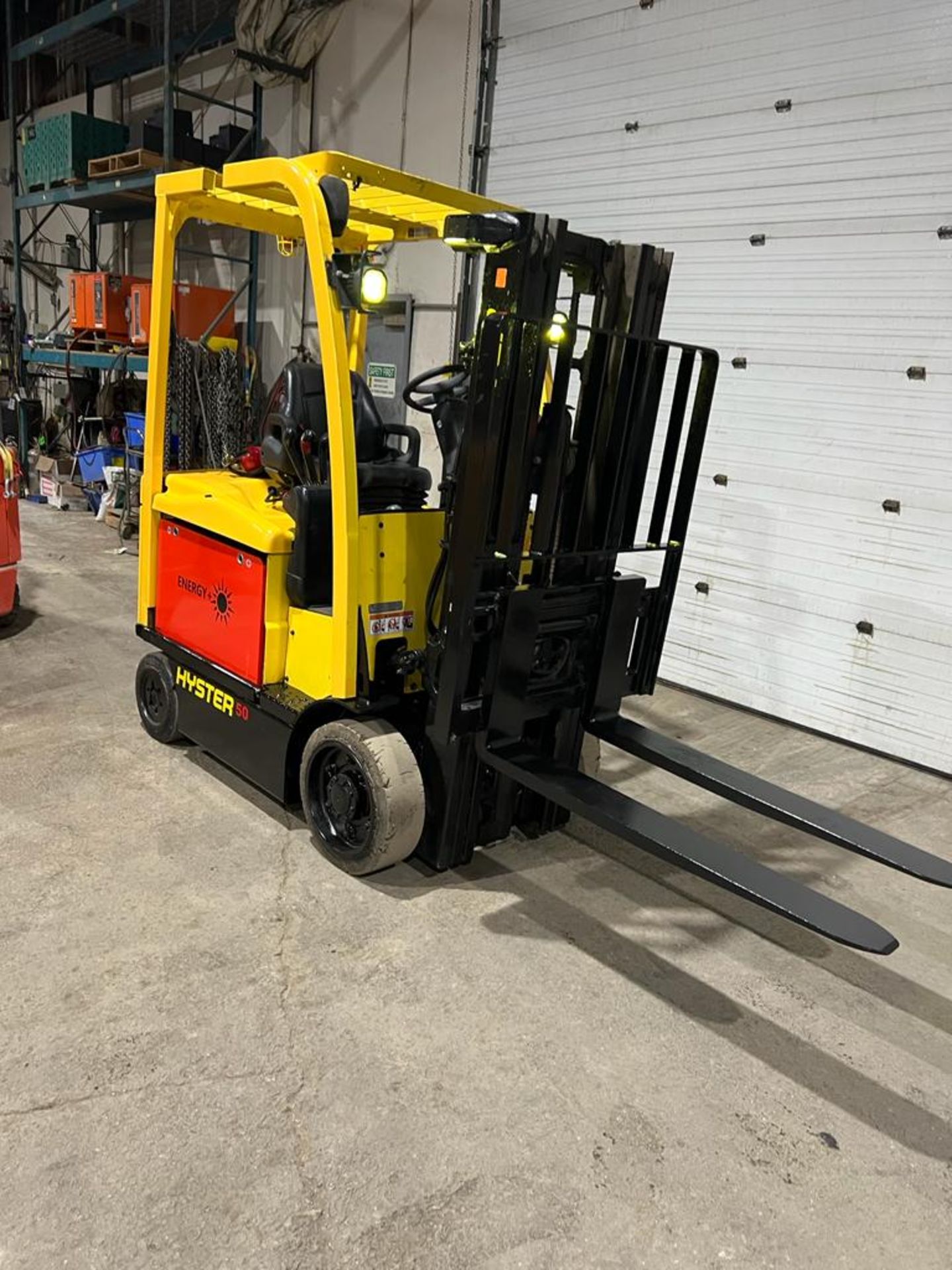 NICE 2016 Hyster 50 - 5,000lbs Forklift Electric NEW BATTERY 48V Sideshift LOW HOURS 3-stage mast - Image 3 of 3