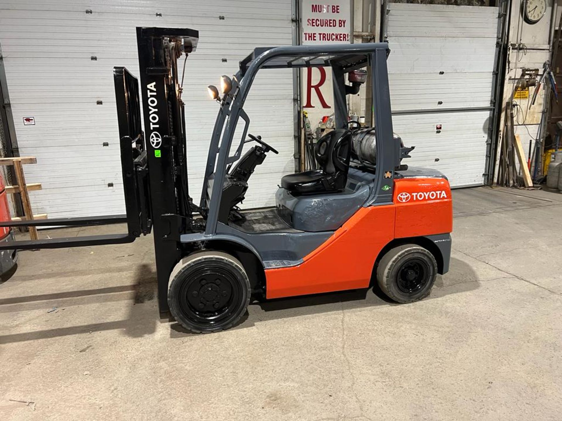 NICE Toyota 6,500lbs Capacity OUTDOOR Forklift LPG (propane) NEW 48" forks with Sideshift 3-stage