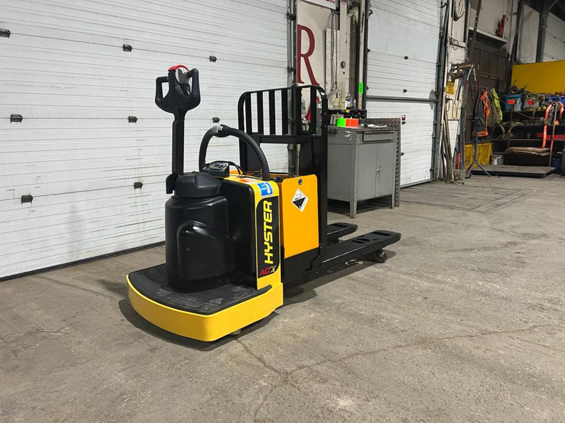 2016 Hyster RIDE ON 8000lbs capacity Powered Pallet Cart 24V NEW BATTERY Lift Ride on Walkie unit - Image 2 of 4