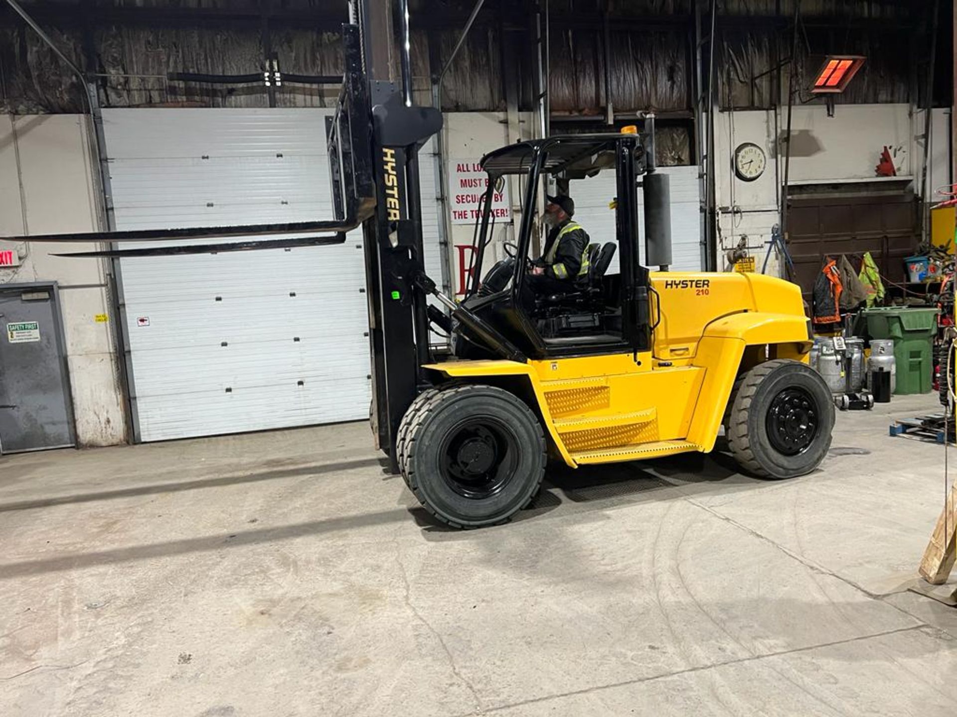 NICE Hyster model 210 - 21,000lbs Capacity OUTDOOR Forklift Diesel with 96" Forks & sideshift - FREE