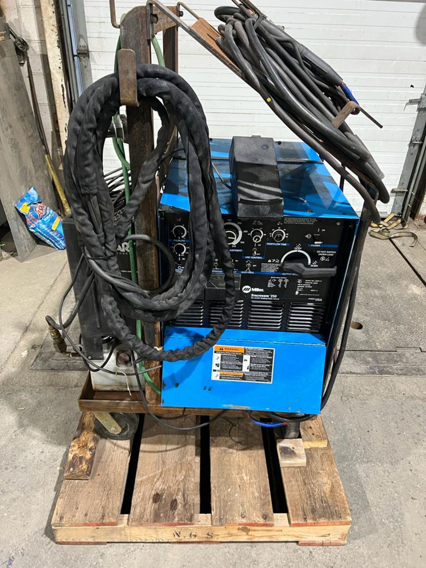 Miller Syncrowave 250 Tig Welder with LOTS of cables and tig gun complete with welding water cooler - Image 4 of 4