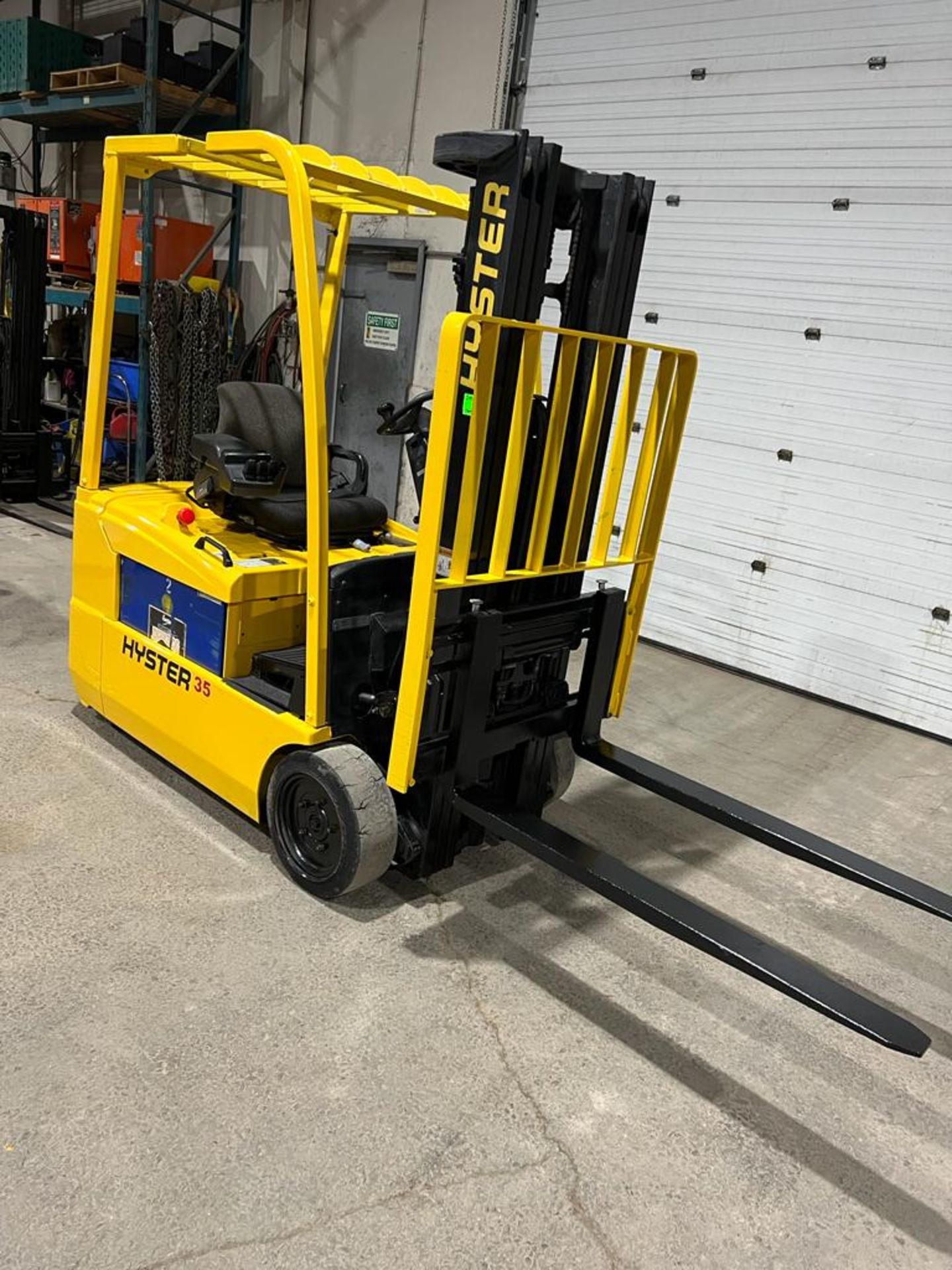 NICE Hyster 3,500lbs Capacity 3-Wheel Electric Forklift with sideshift & 36V 3-stage mast with LOW - Image 2 of 4