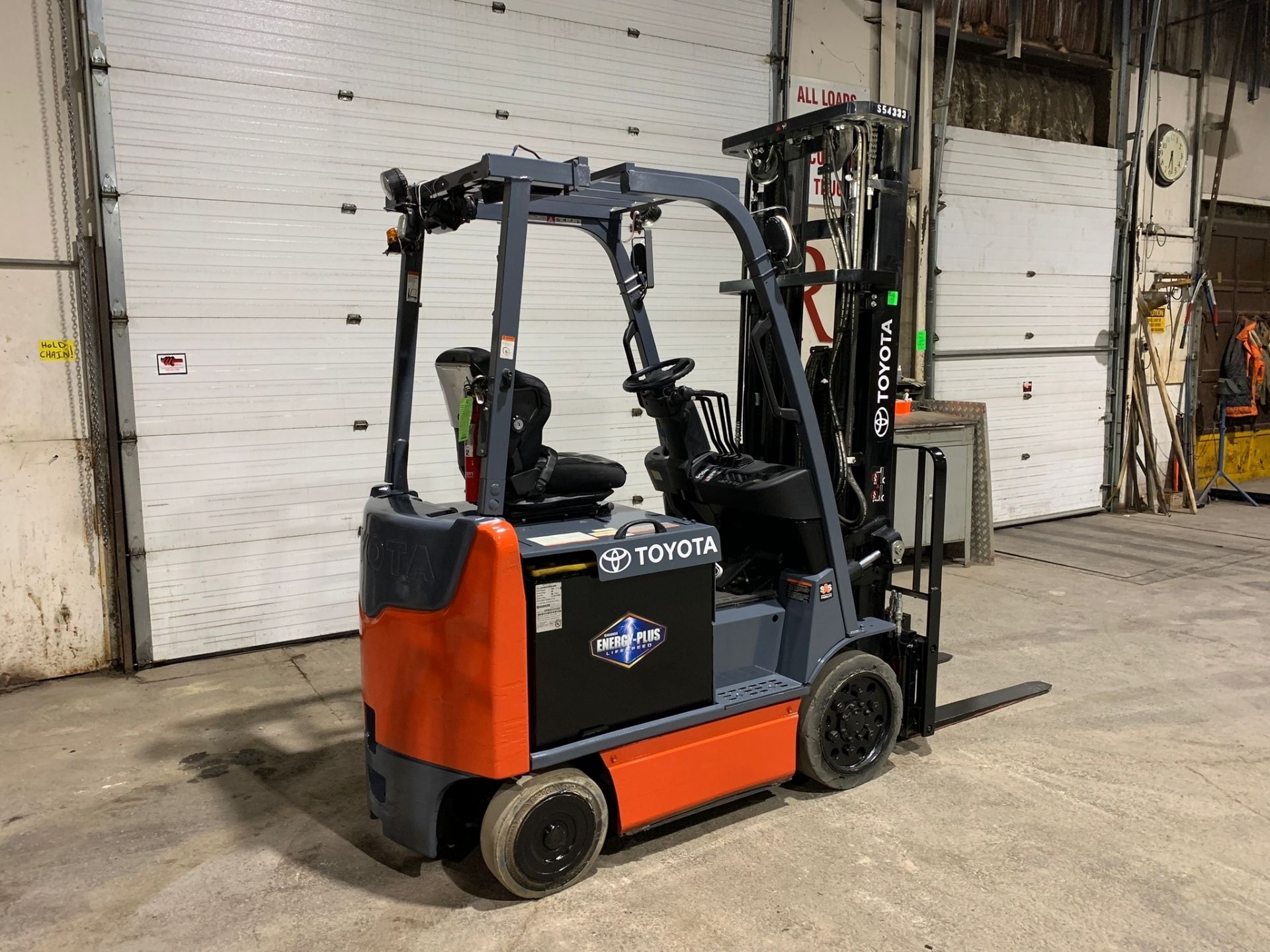 ***NICE Toyota 25 - 5,000lbs Capacity Forklift Electric with Sideshift 3-stage mast 48V - FREE - Image 2 of 6