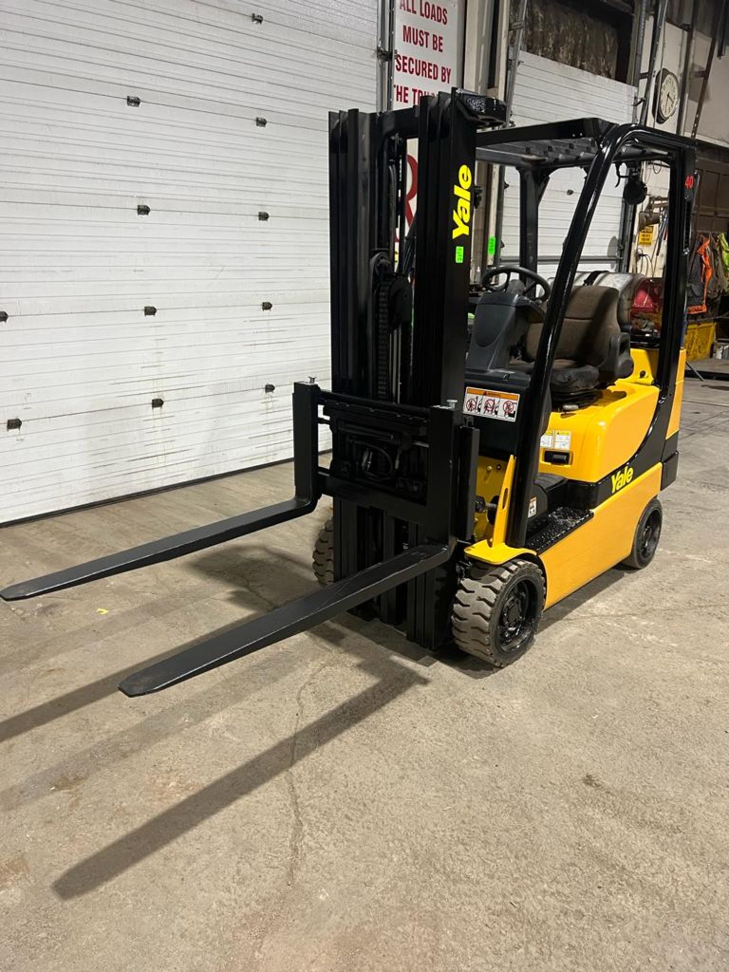 NICE Yale 4,000lbs Capacity Forklift with NEW FORKS, 3-stage with Sideshift LPG (propane) with LOW - Image 4 of 4