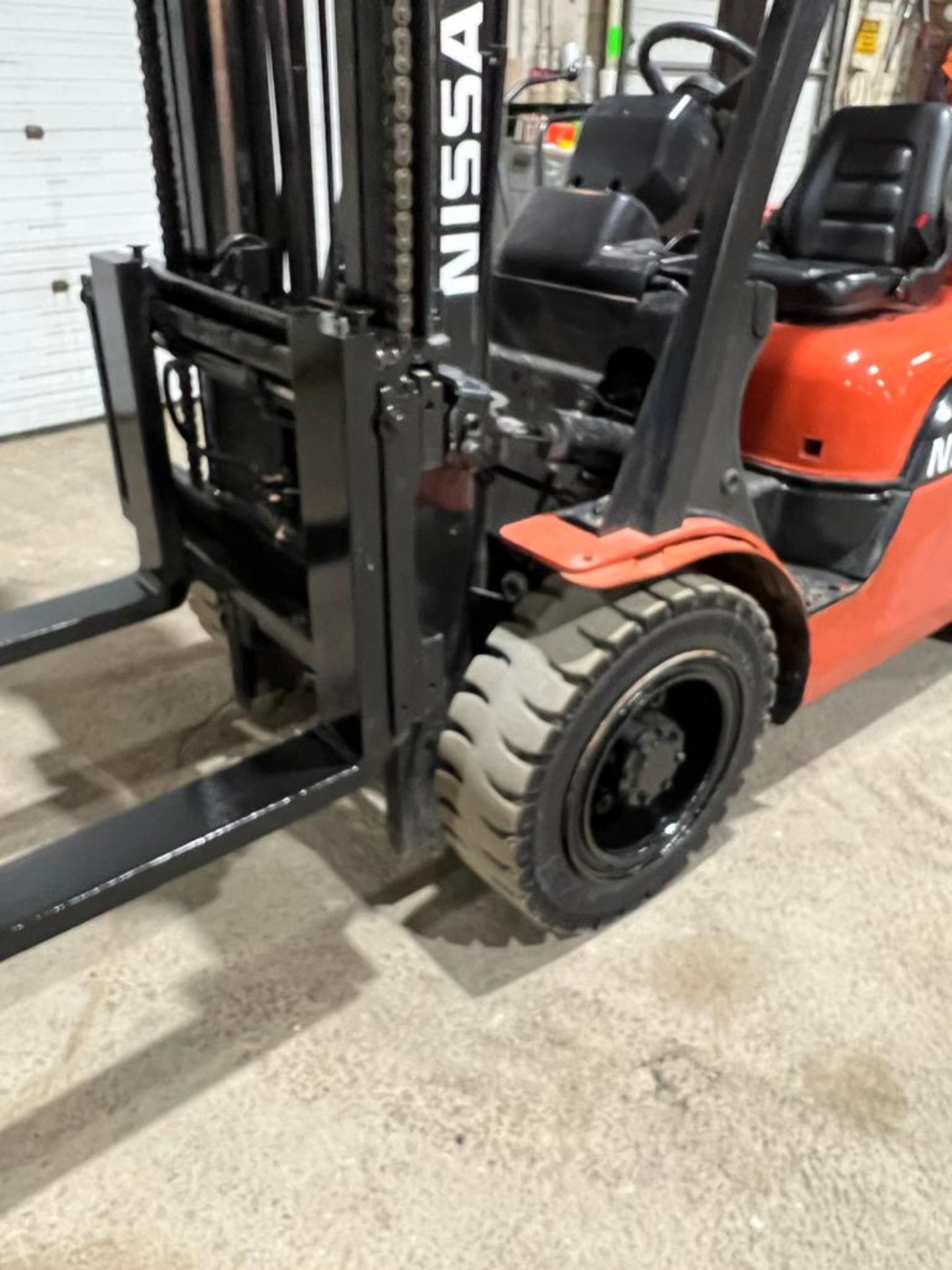 NICE Nissan 6,000lbs Capacity OUTDOOR Forklift Diesel with Sideshift and Low Hours - FREE CUSTOMS - Image 3 of 4
