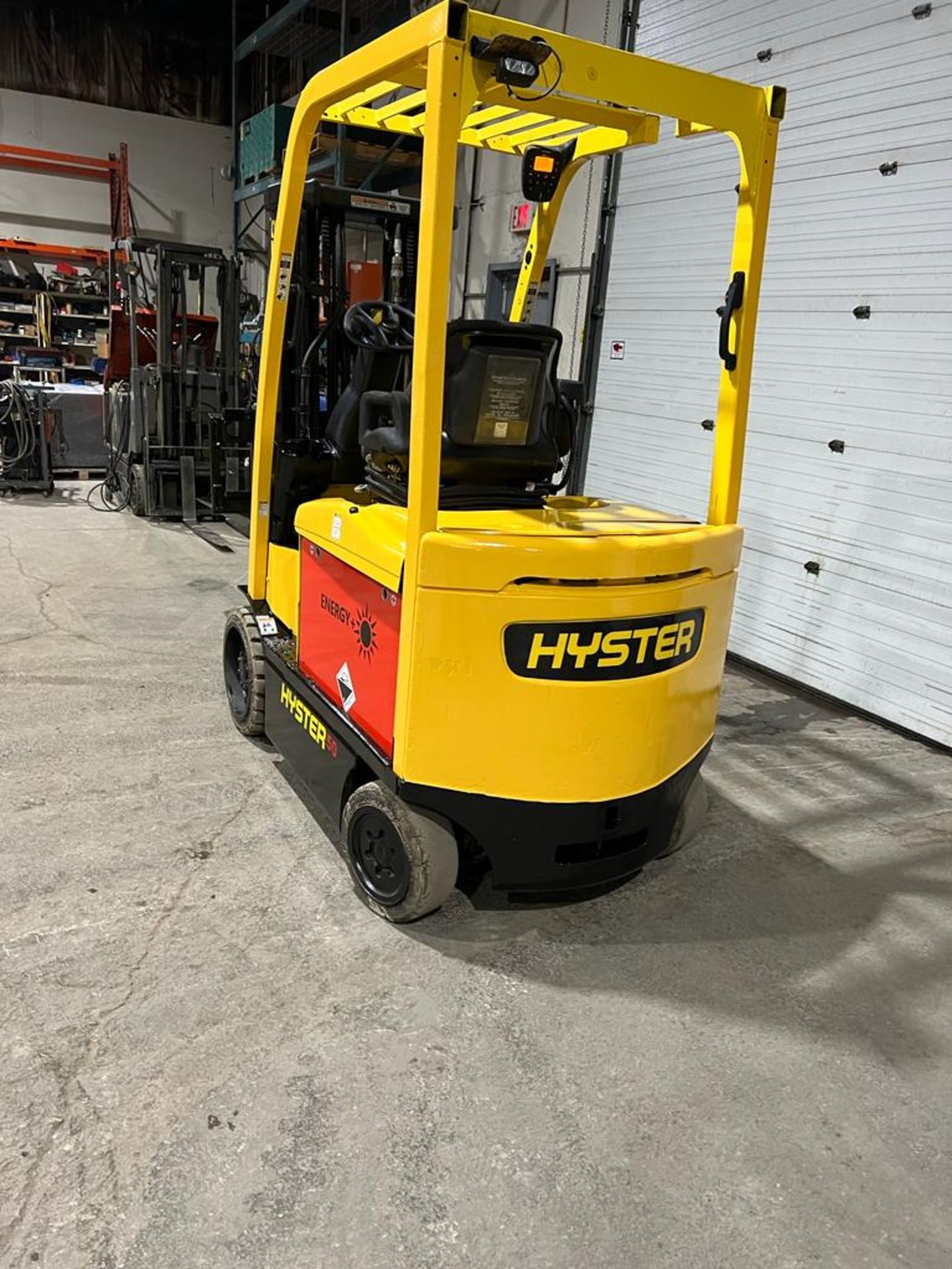 NICE 2011 Hyster 50 - 5,000lbs Capacity Forklift Electric NEW BATTERY 48V with Sideshift and fork - Image 4 of 5