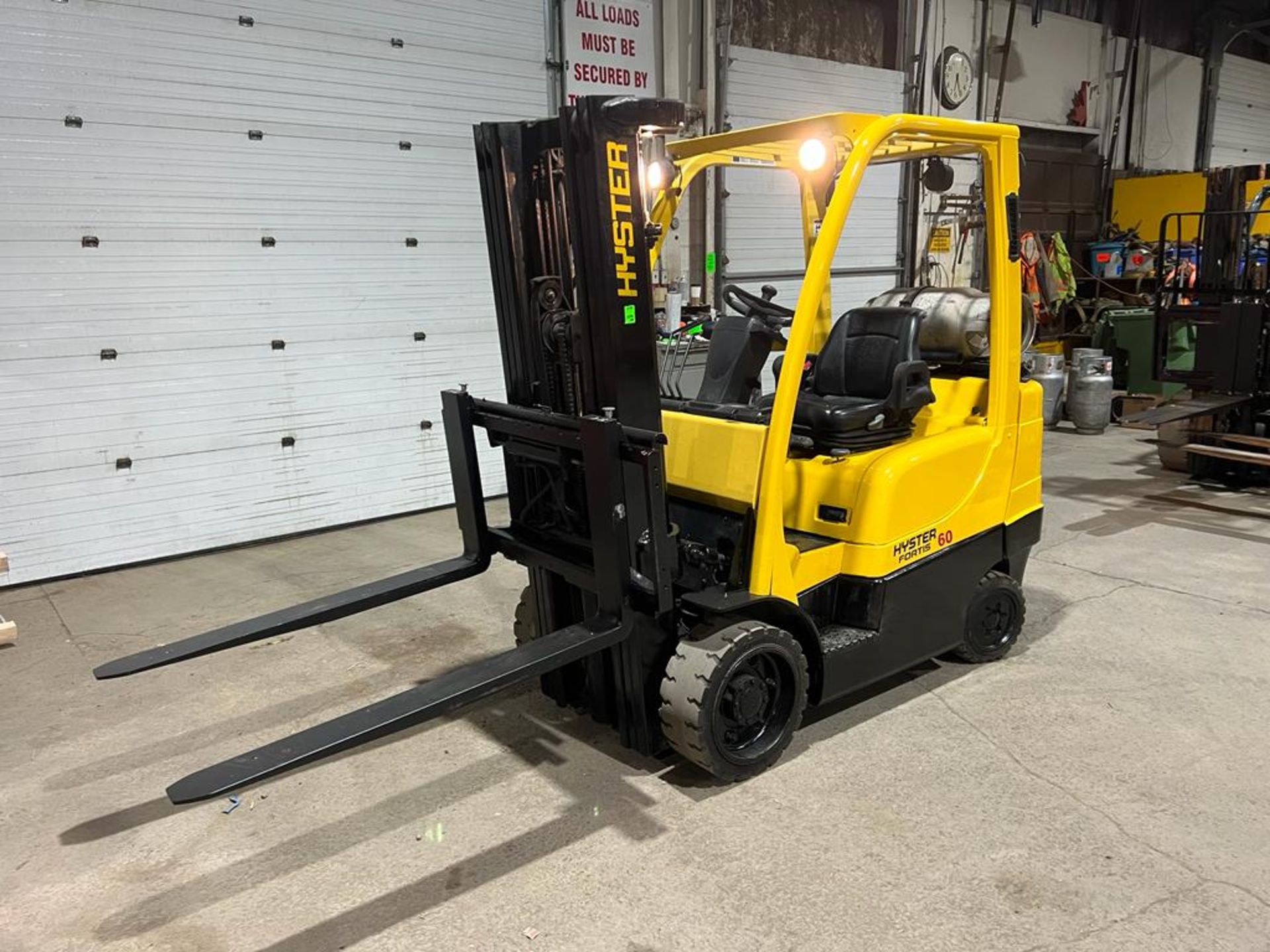 NICE Hyster 60 - 6,000lbs Capacity Forklift LPG (propane) NEW 48" forks with Sideshift 3-stage - Image 2 of 3