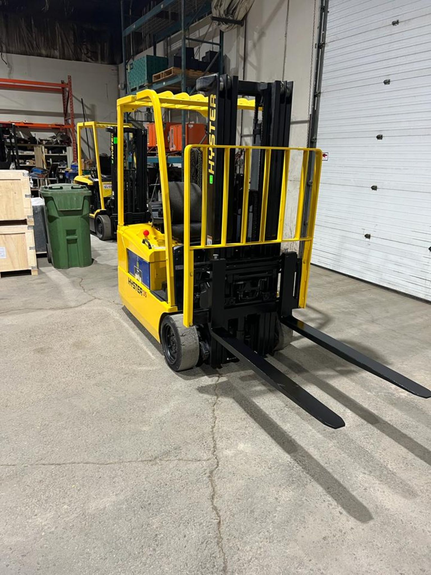 NICE Hyster 3,500lbs Capacity 3-Wheel Electric Forklift with sideshift & 36V 3-stage mast with LOW - Image 4 of 4