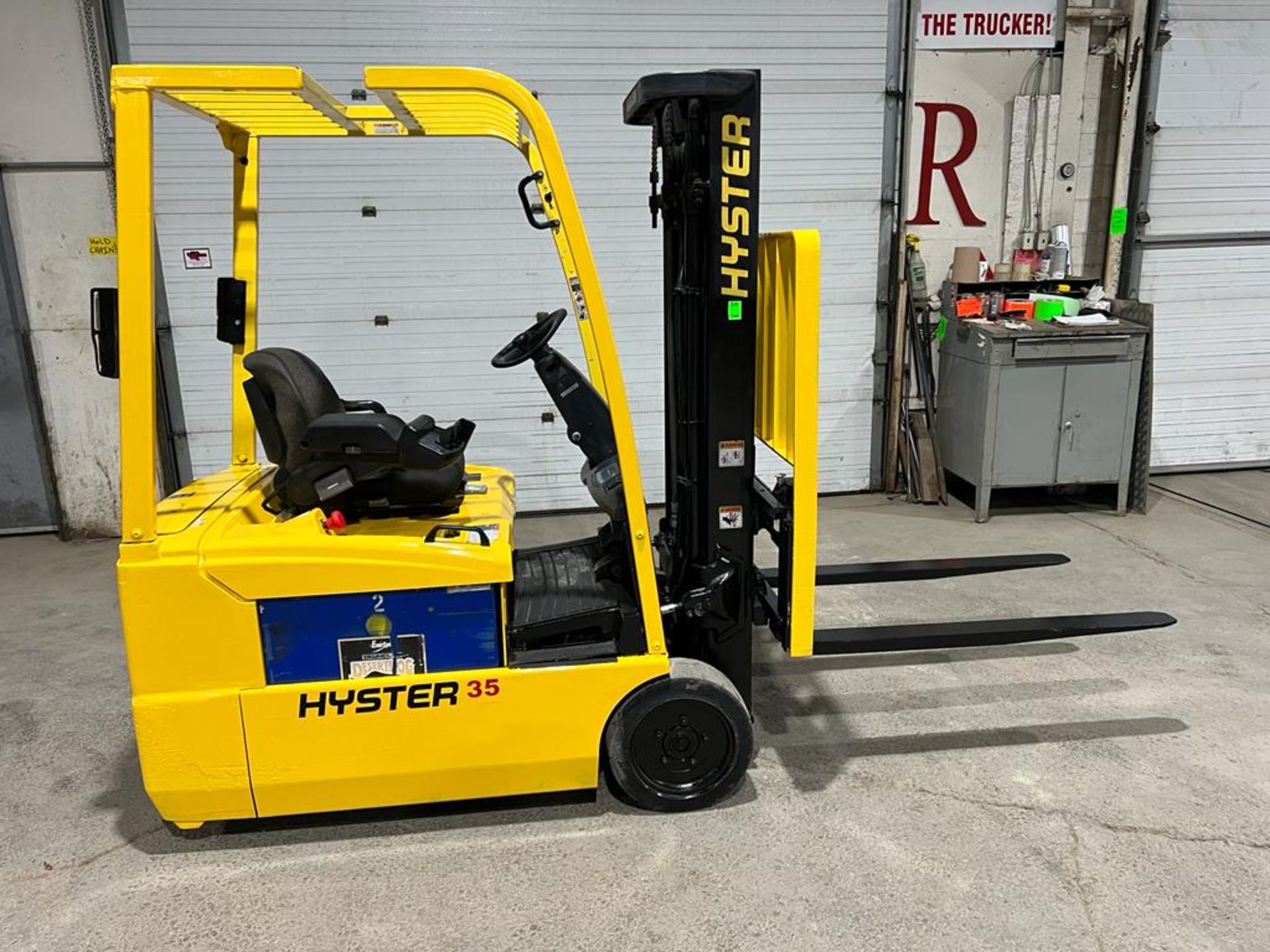 NICE Hyster 3,500lbs Capacity 3-Wheel Electric Forklift with sideshift & 36V 3-stage mast with LOW