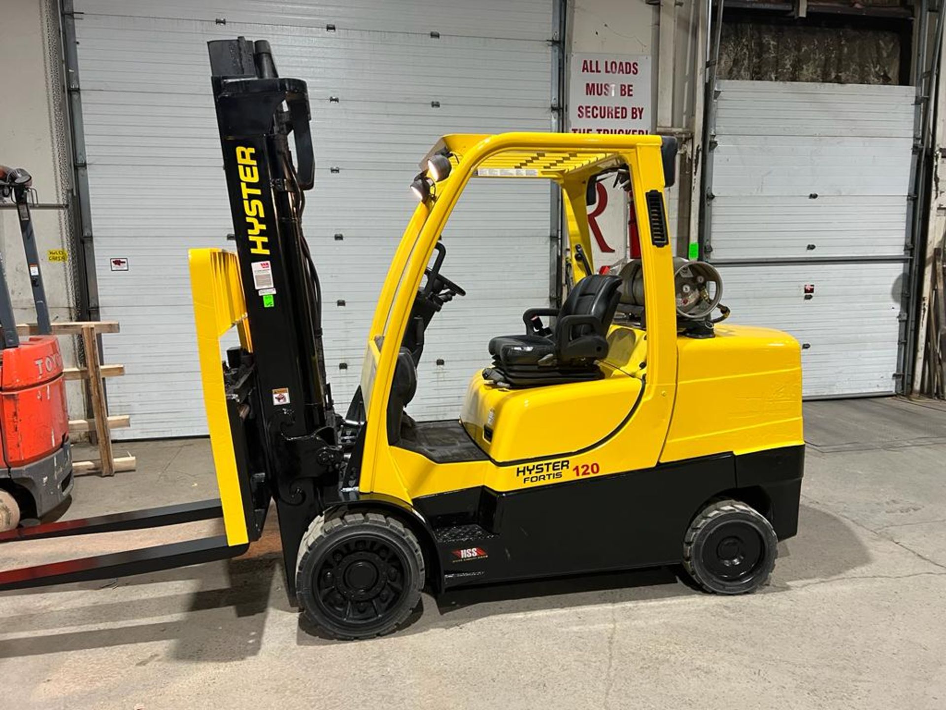 NICE 2016 Hyster 120 - 12,000lbs Capacity Forklift NEW 48" Forks & Sideshift & Fork Positioner - LPG - Image 2 of 5