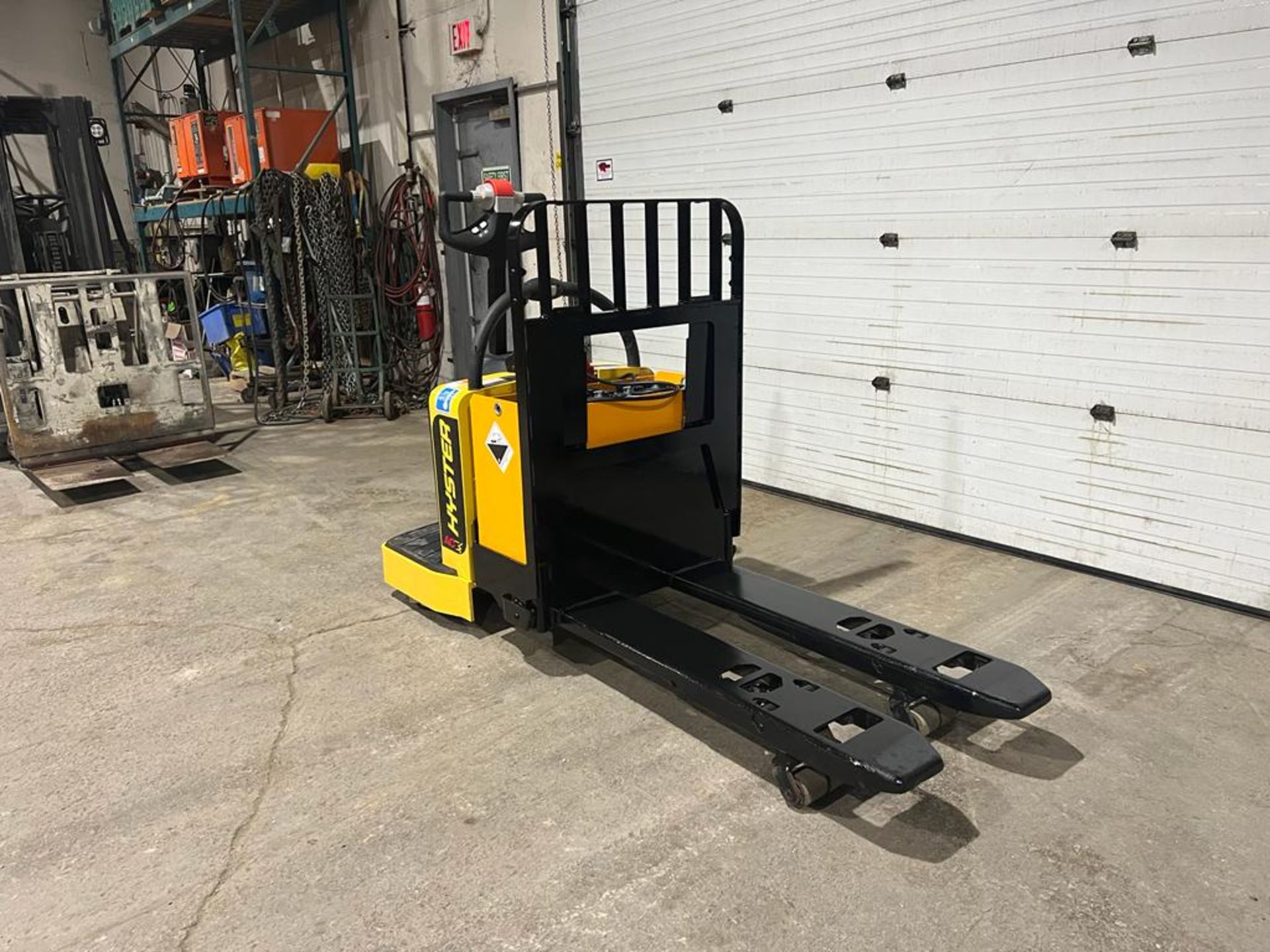 2016 Hyster RIDE ON 8000lbs capacity Powered Pallet Cart 24V NEW BATTERY Lift Ride on Walkie unit - Image 3 of 4