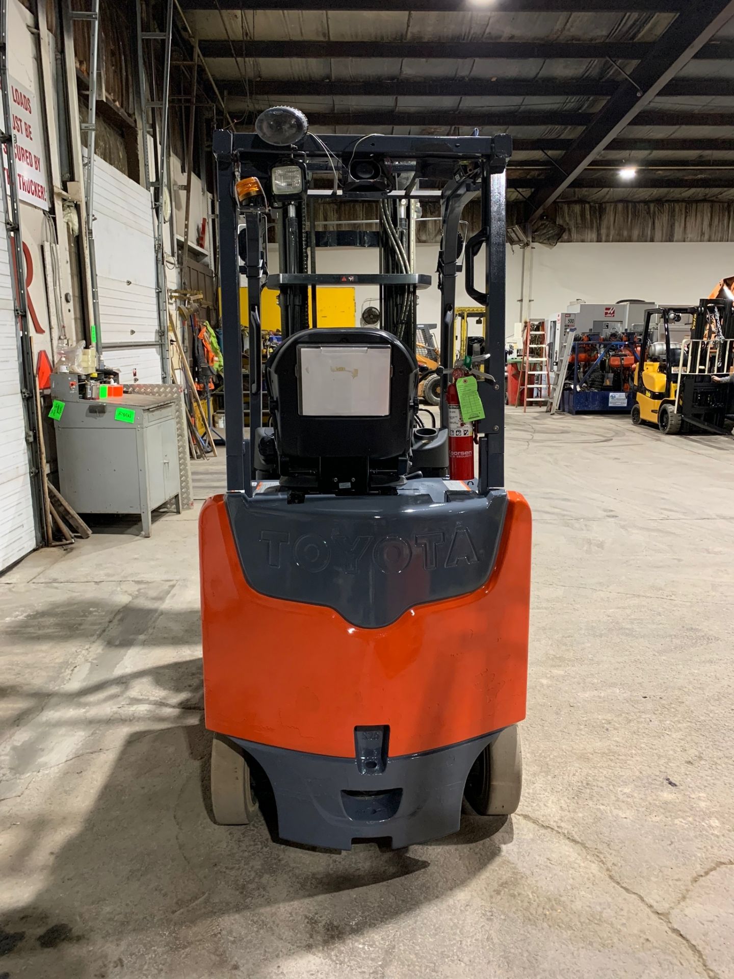 ***NICE Toyota 25 - 5,000lbs Capacity Forklift Electric with Sideshift 3-stage mast 48V - FREE - Image 6 of 6