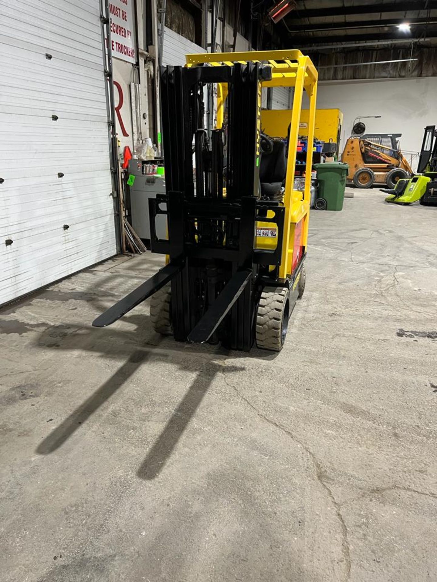 NICE 2011 Hyster 50 - 5,000lbs Capacity Forklift Electric NEW BATTERY 48V with Sideshift and fork - Image 2 of 5