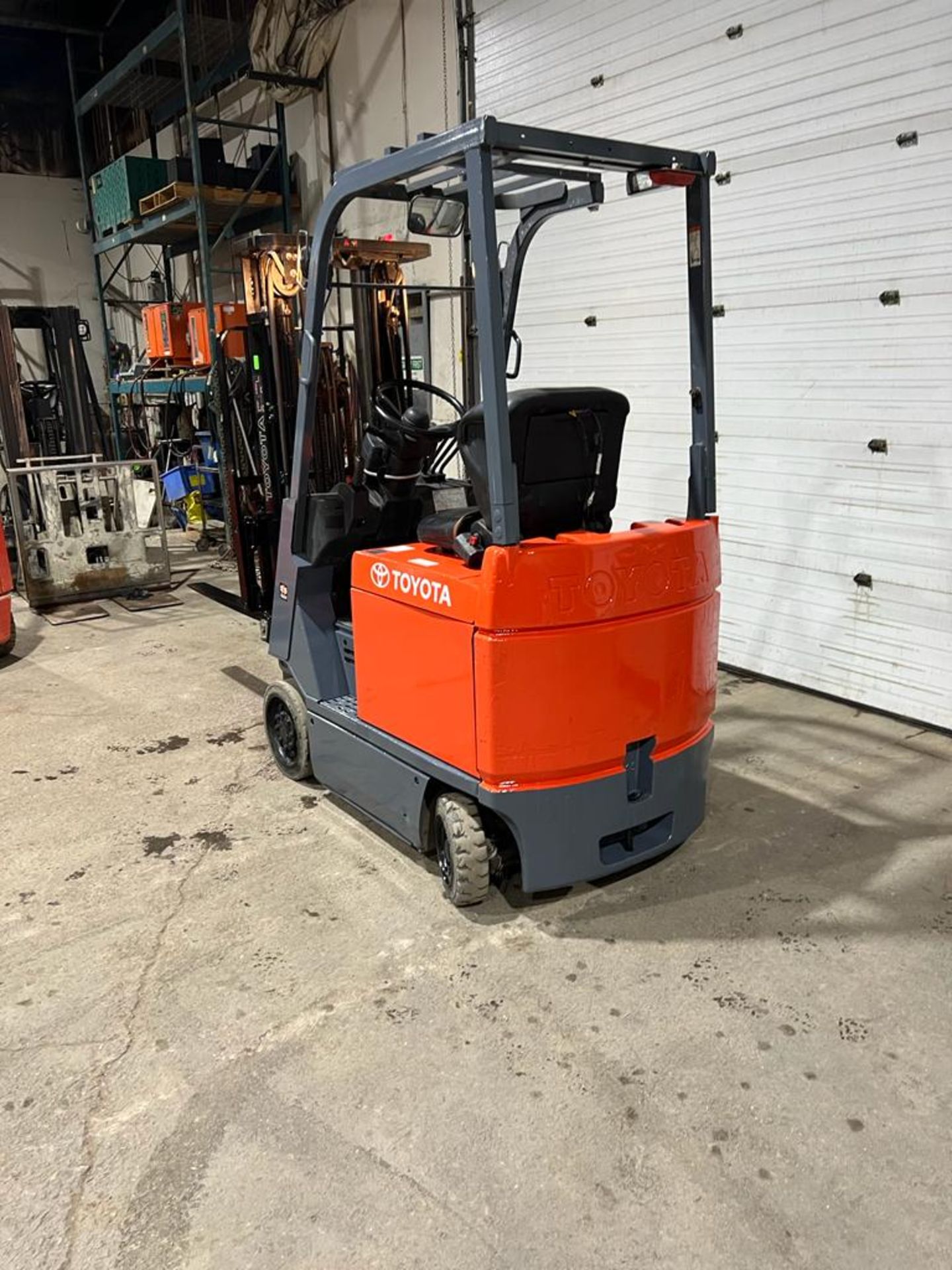 NICE 2016 Toyota 3,000lbs Capacity Forklift NEW 36V Battery with 3-stage mast - FREE CUSTOMS - Image 4 of 4