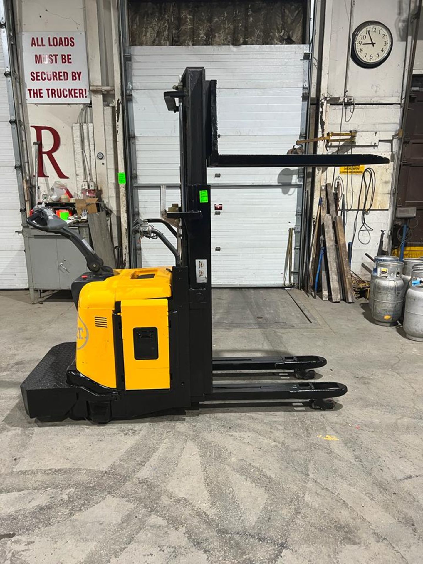 NICE BT Pallet Stacker RIDE ON 5000lbs capacity electric Powered Pallet Cart 24V with LOW HOURS FREE - Image 3 of 6