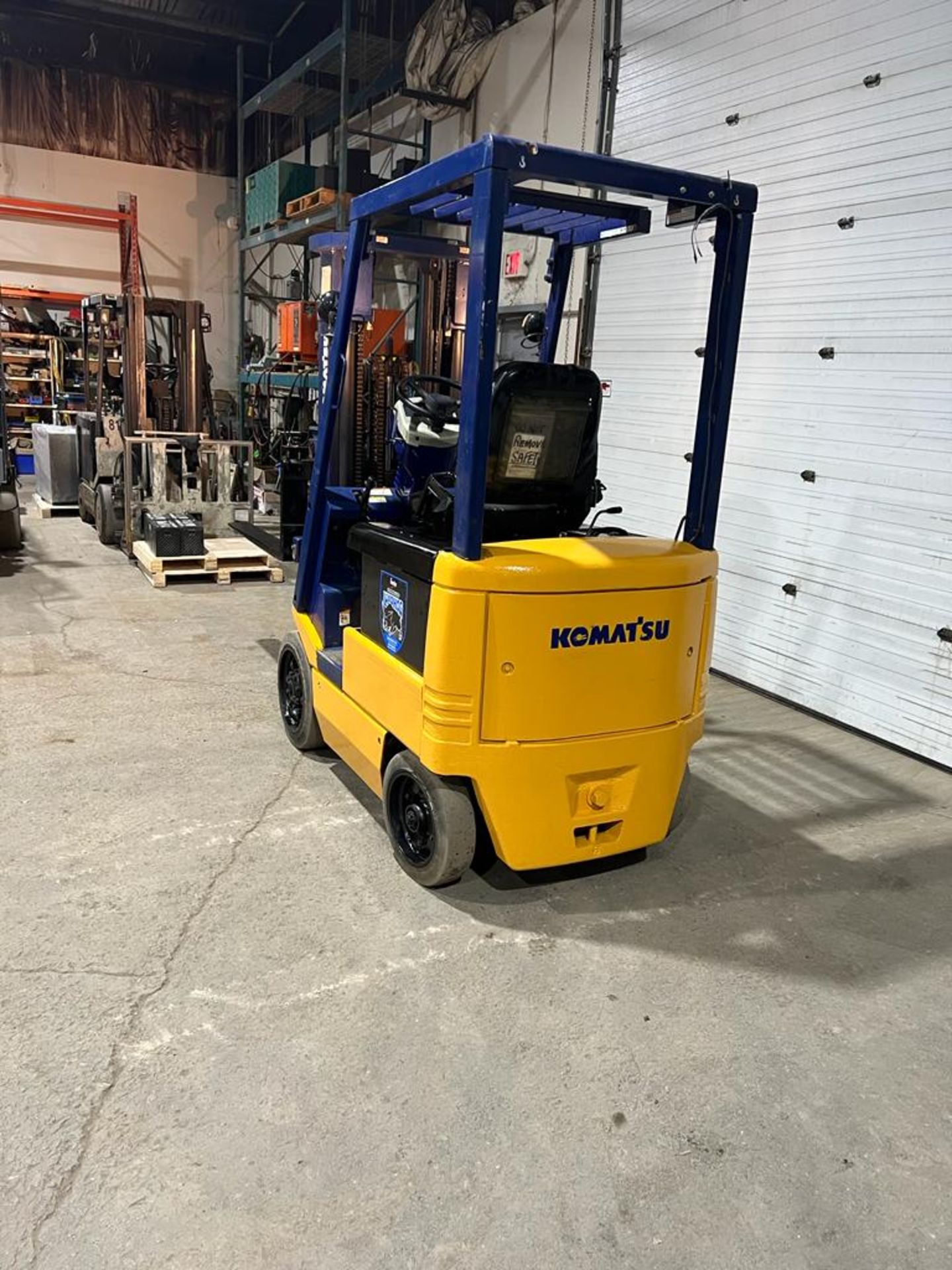 NICE Komatsu 4,000lbs Capacity Forklift with 3-stage mast Electric 36V with LOW HOURS - FREE - Image 2 of 3