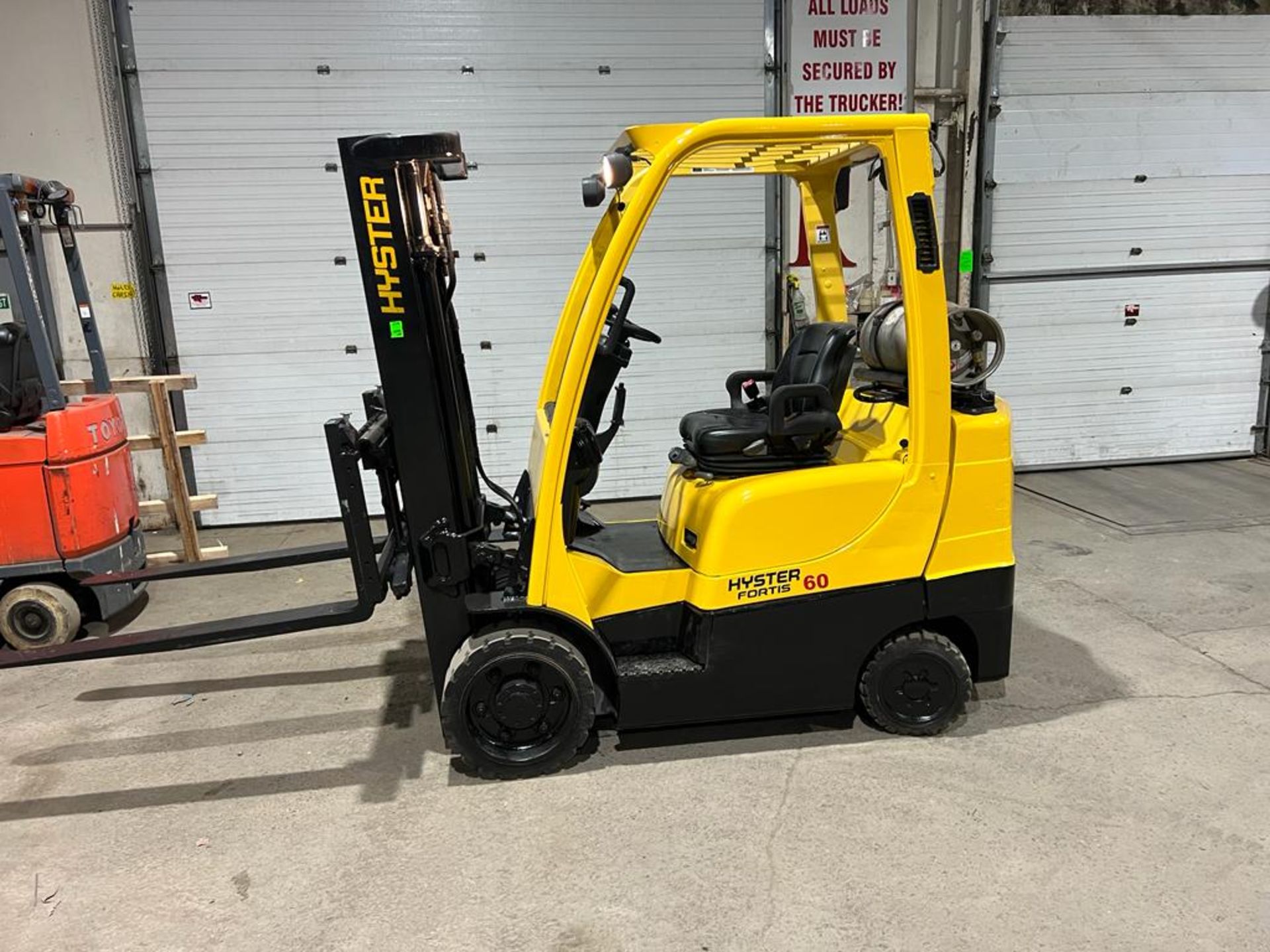 NICE Hyster 60 - 6,000lbs Capacity Forklift LPG (propane) NEW 48" forks with Sideshift 3-stage