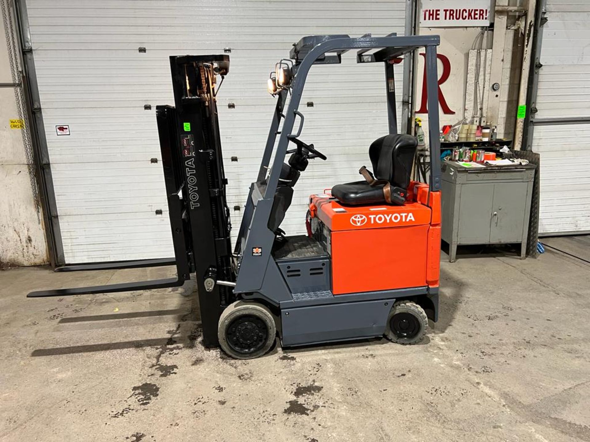 NICE 2016 Toyota 3,000lbs Capacity Forklift NEW 36V Battery with 3-stage mast - FREE CUSTOMS