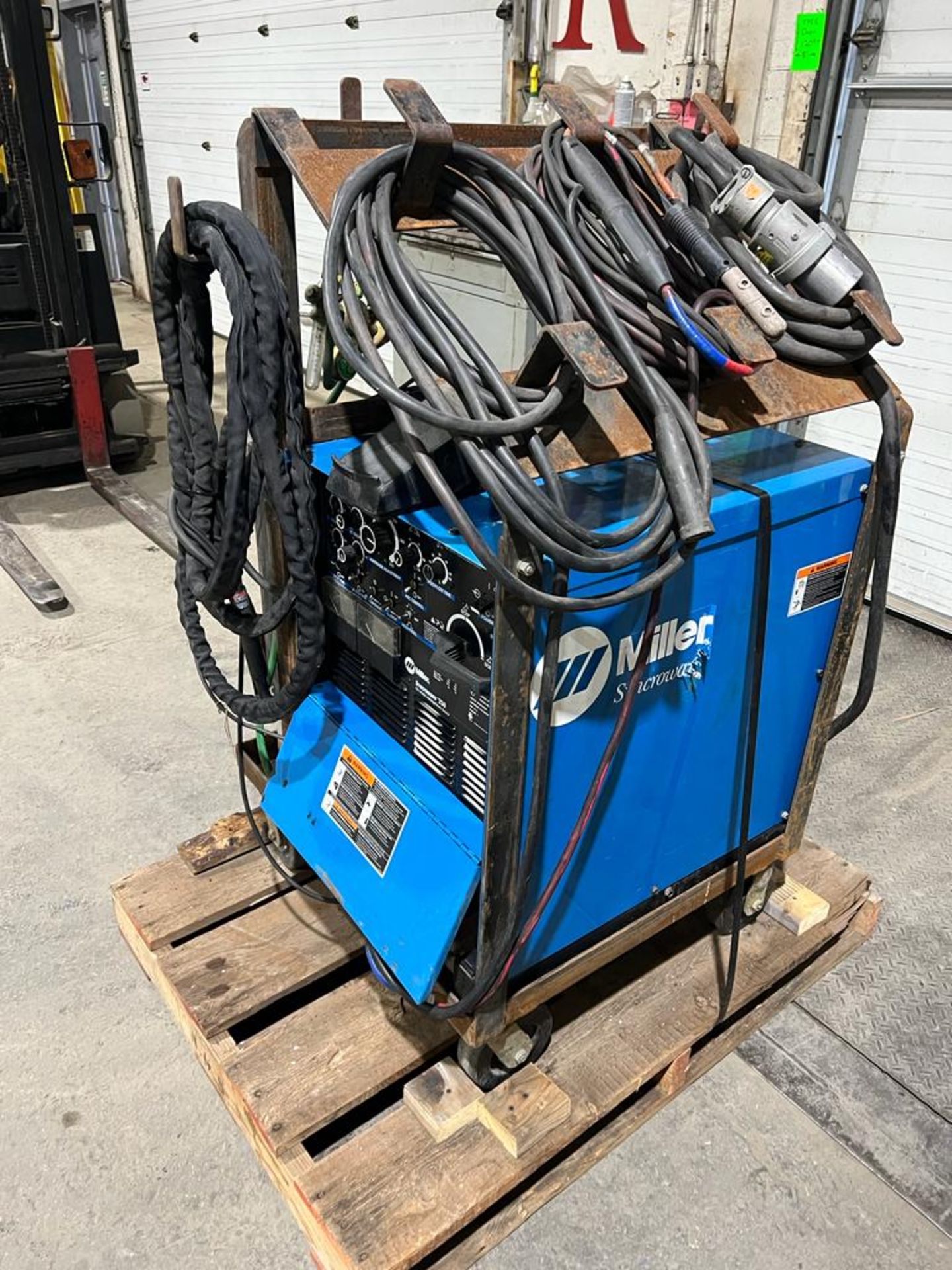 Miller Syncrowave 250 Tig Welder with LOTS of cables and tig gun complete with welding water cooler