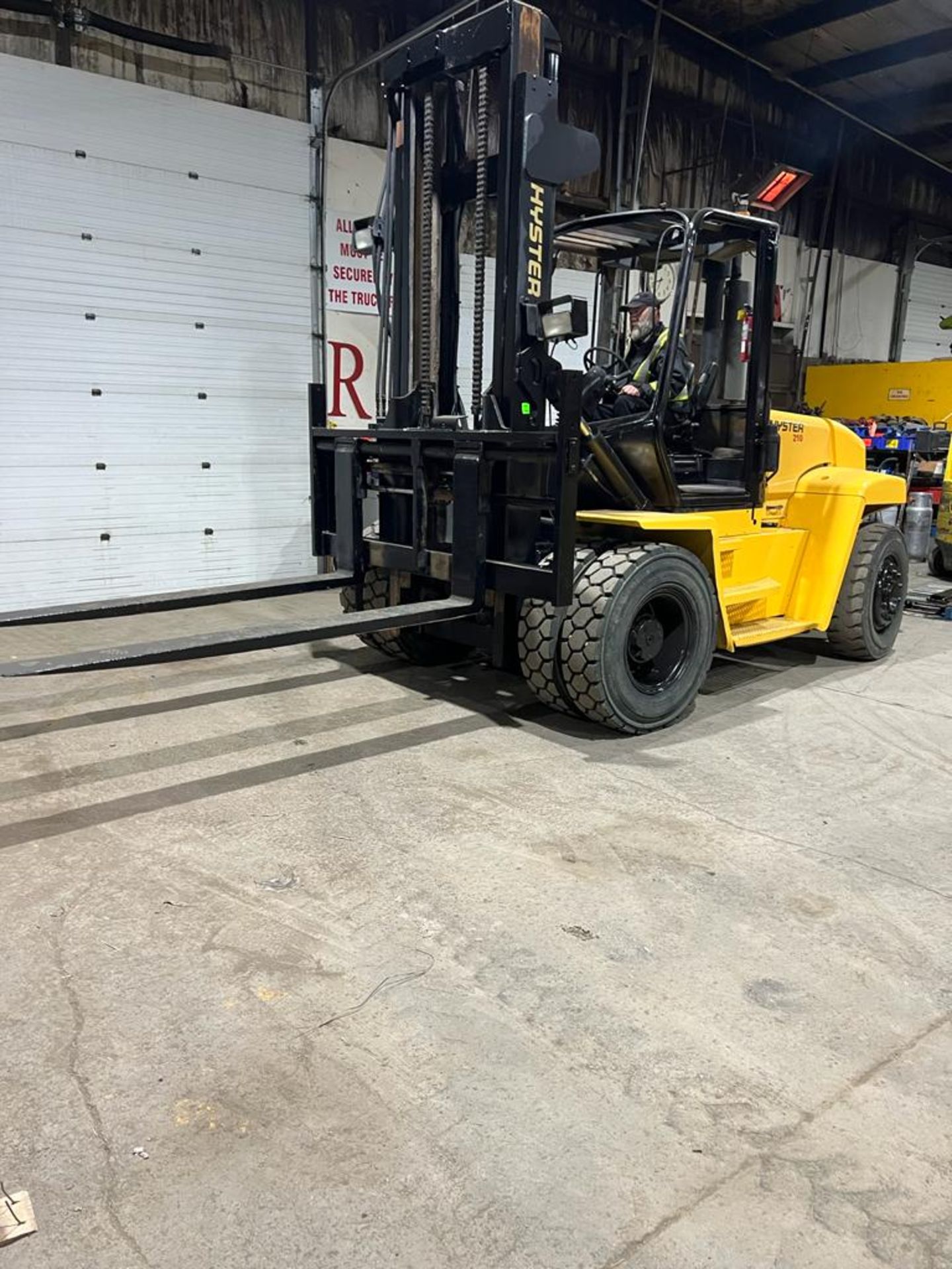 NICE Hyster model 210 - 21,000lbs Capacity OUTDOOR Forklift Diesel with 96" Forks & sideshift - FREE - Image 2 of 8