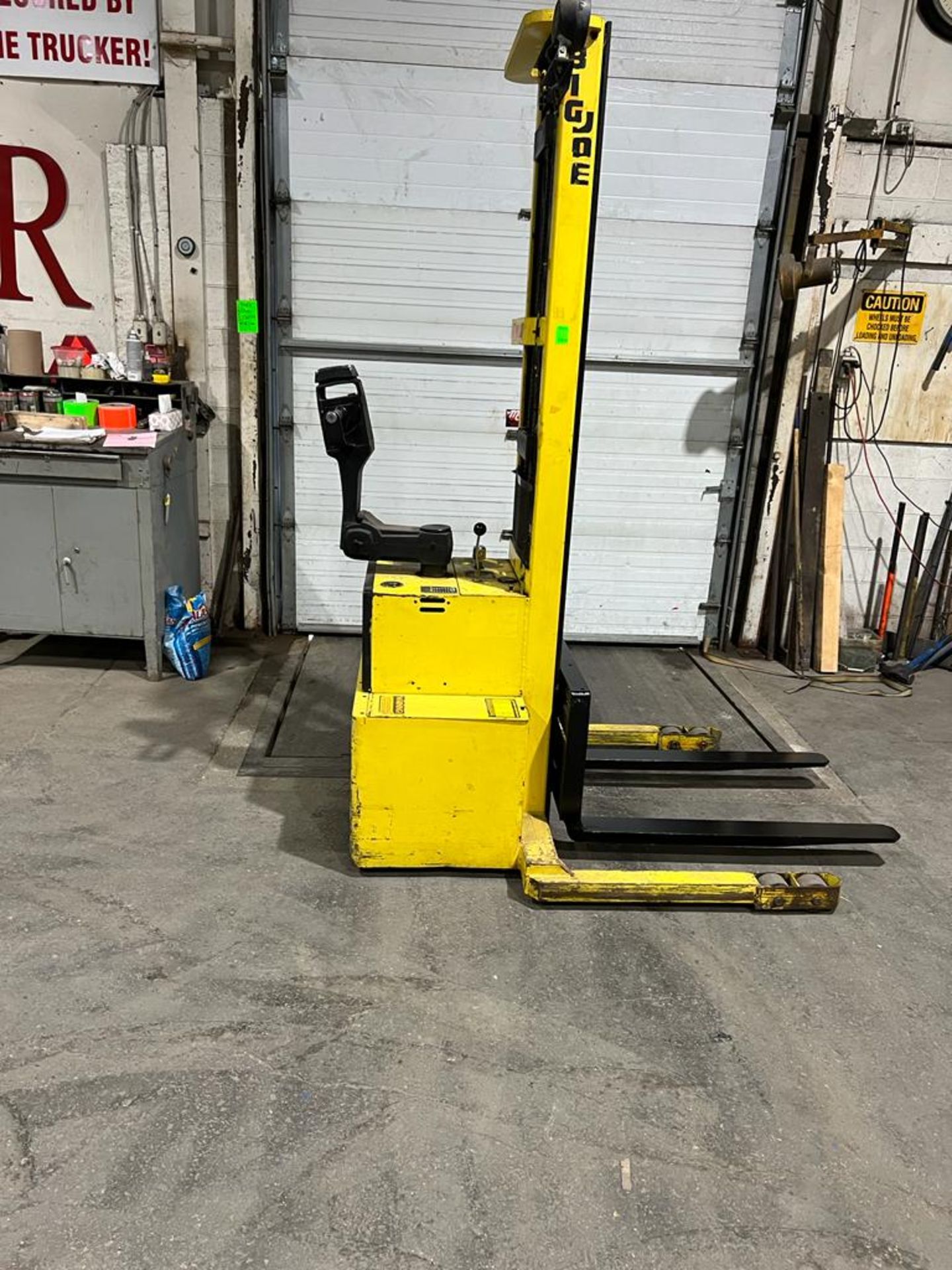 NICE BIG JOE Pallet Stacker RIDE ON 3,000lbs capacity electric Powered Pallet Cart 12V with LOW