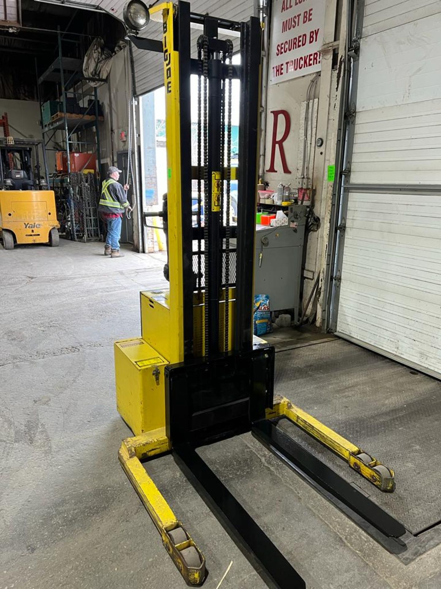 NICE BIG JOE Pallet Stacker RIDE ON 3,000lbs capacity electric Powered Pallet Cart 12V with LOW - Image 3 of 3