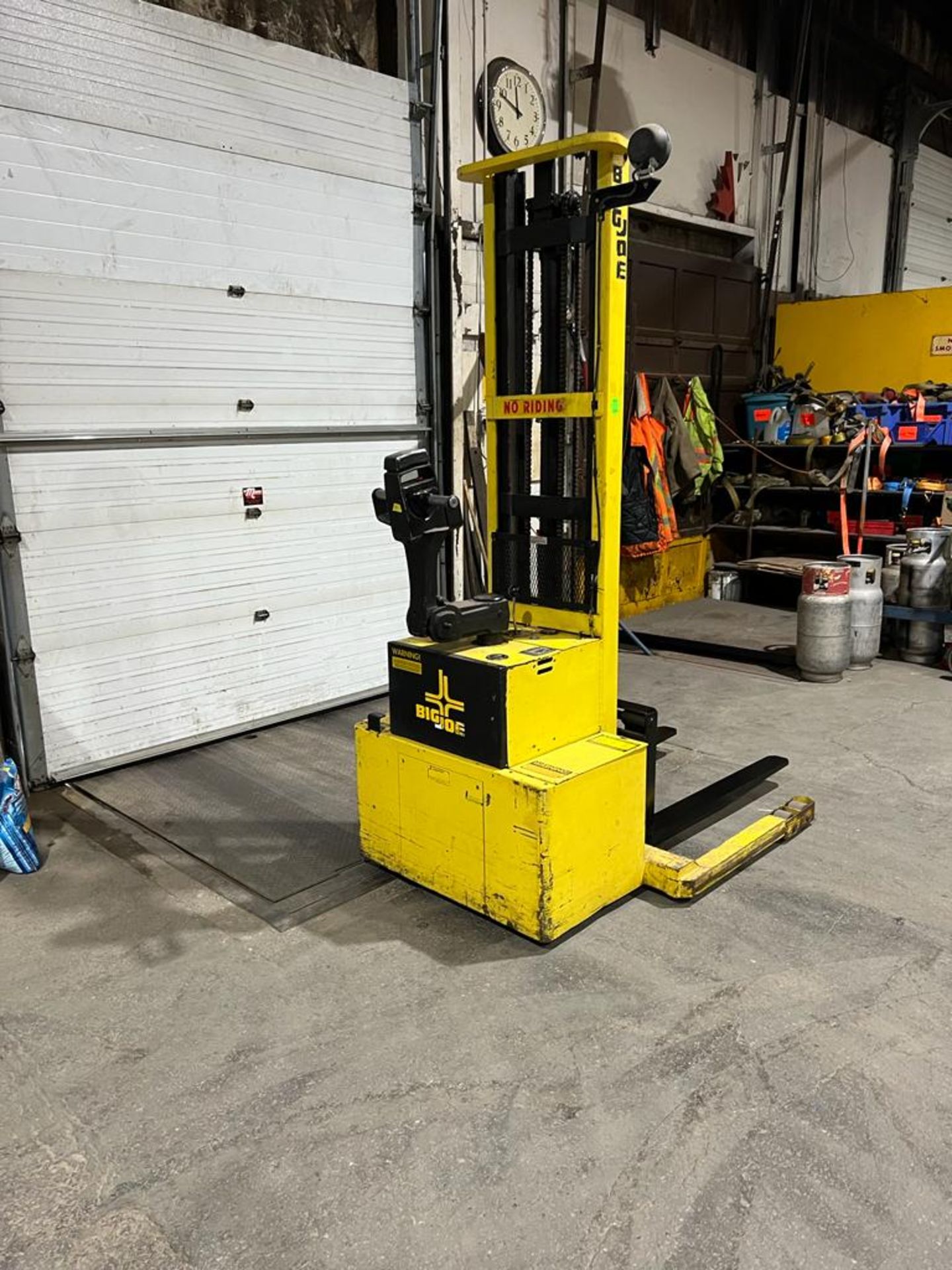 NICE BIG JOE Pallet Stacker RIDE ON 3,000lbs capacity electric Powered Pallet Cart 12V with LOW - Image 2 of 3