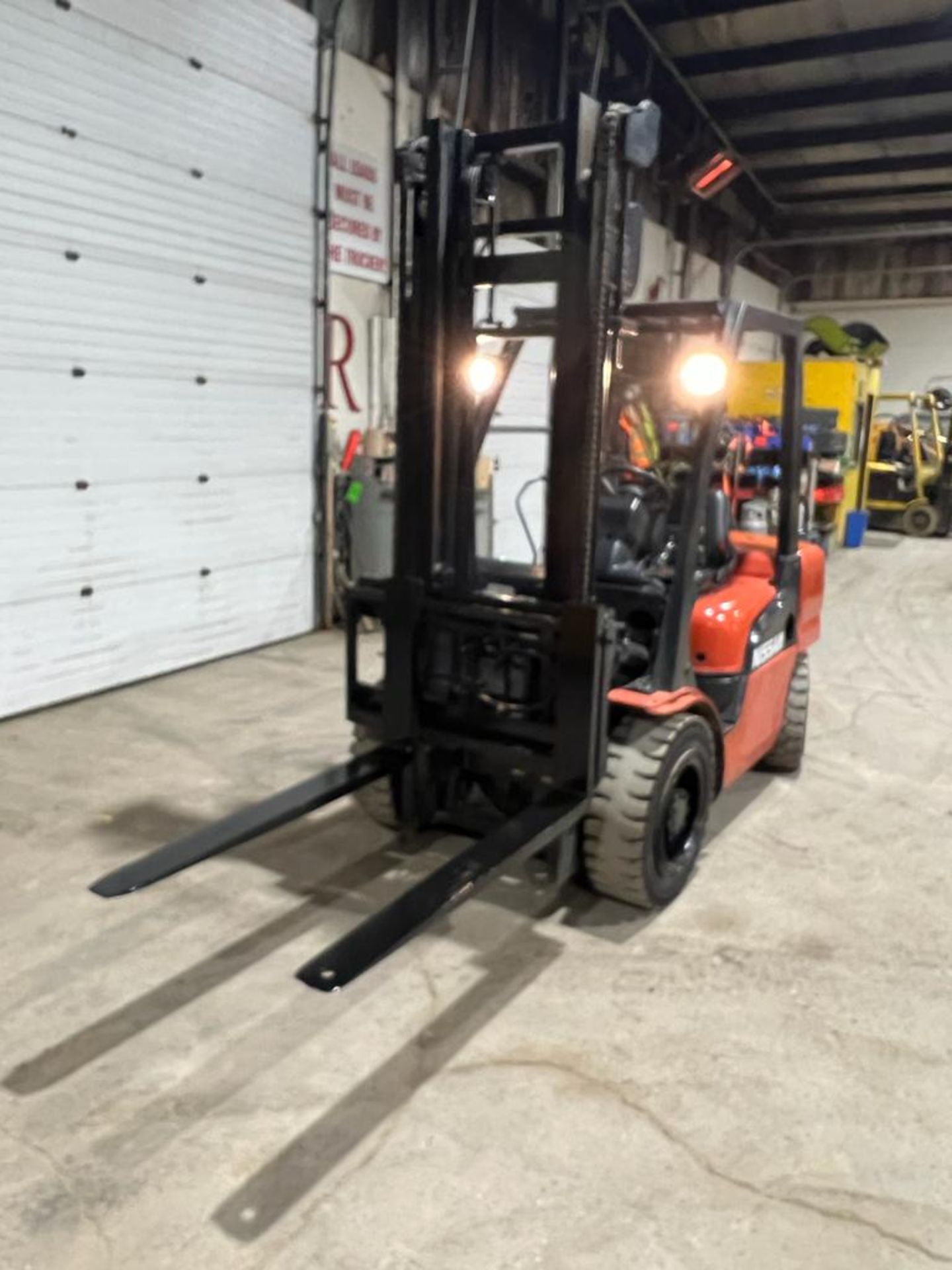 NICE Nissan 6,000lbs Capacity OUTDOOR Forklift Diesel with Sideshift and Low Hours - FREE CUSTOMS - Image 4 of 4