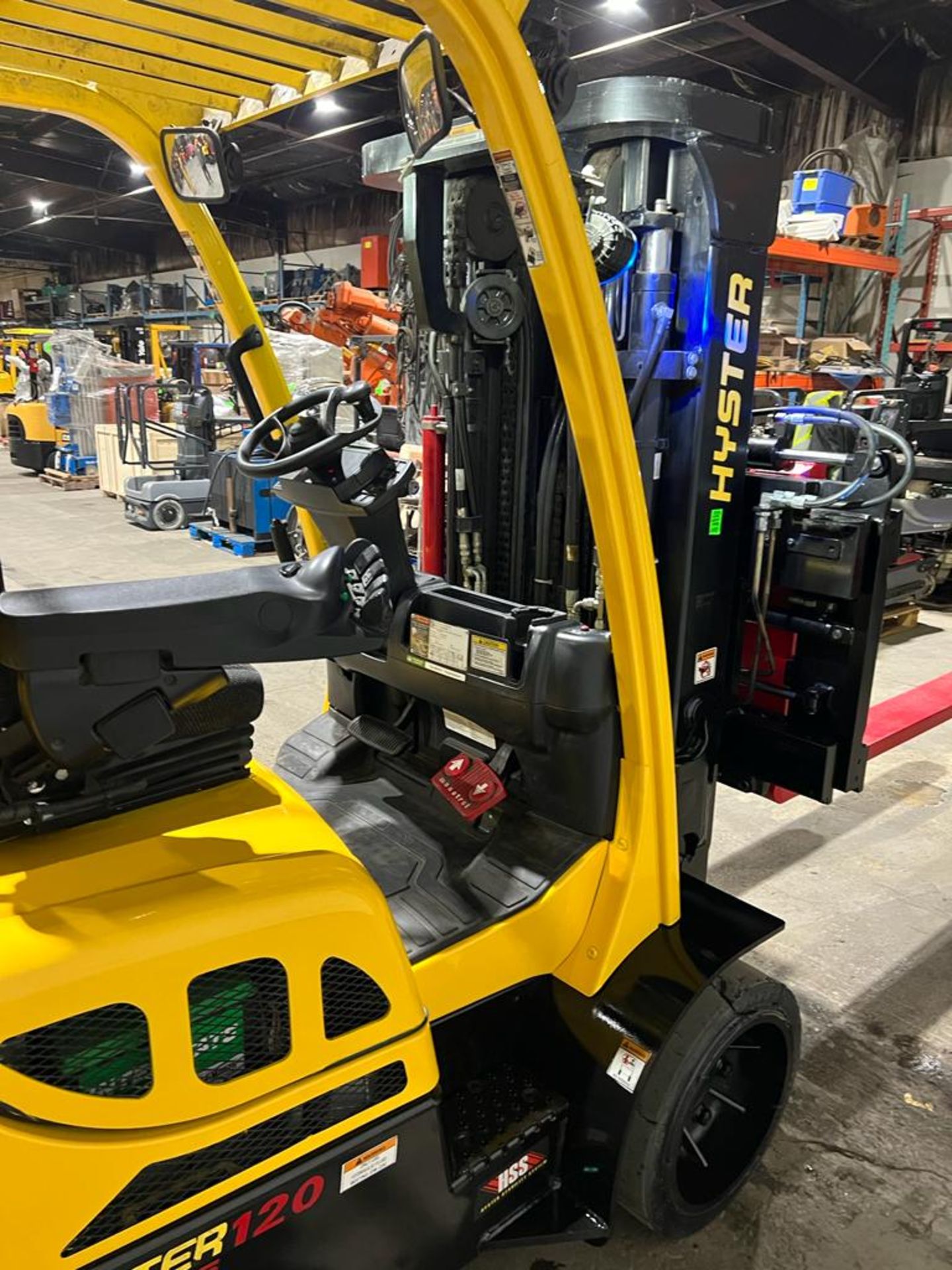 MINT ** 2017 Hyster 12,000lbs Capacity Forklift NEW 72" Forks, NEW Sideshift with NEW Positioner - Image 2 of 4