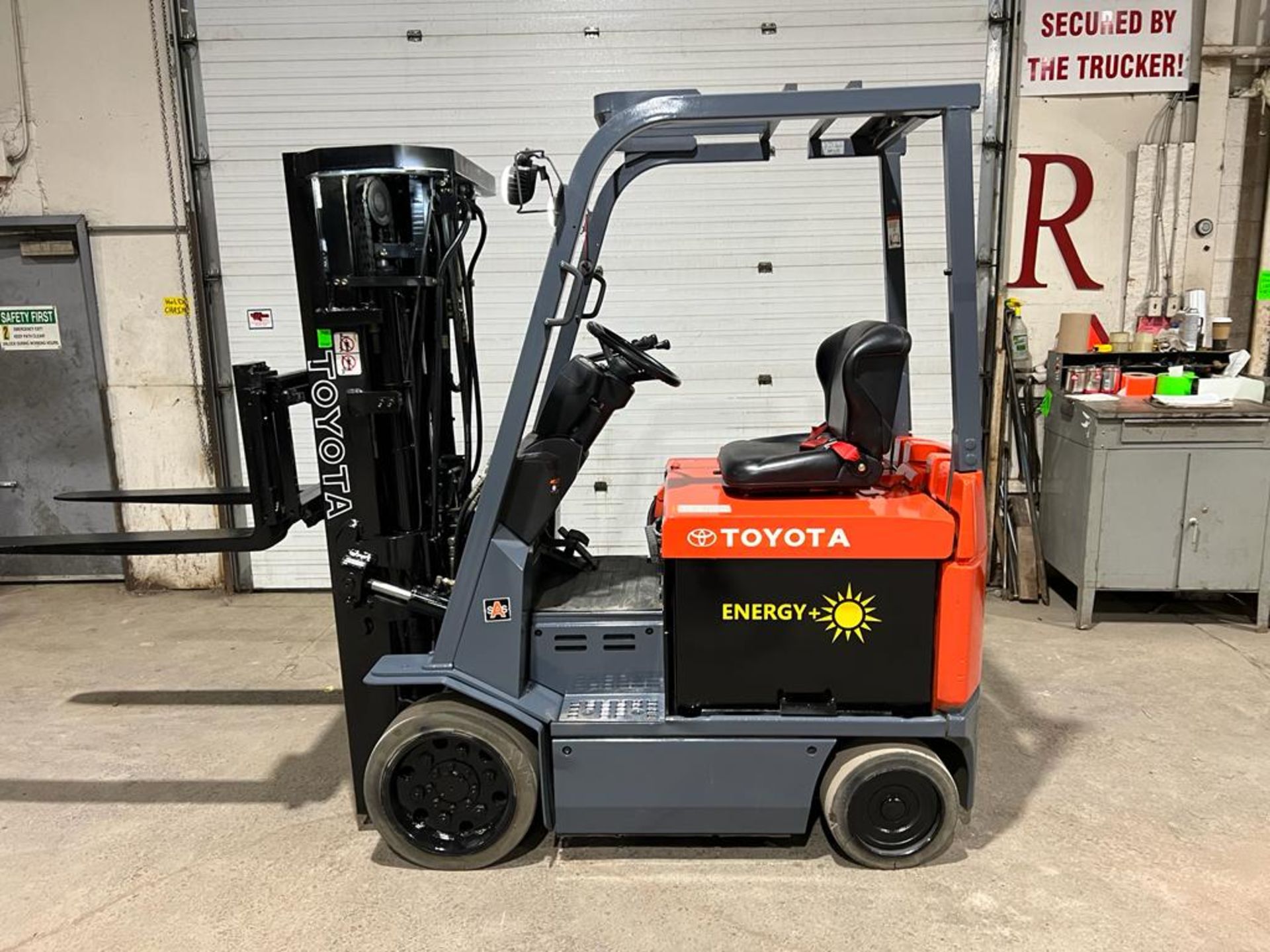 NICE Toyota 4,000lbs Capacity Forklift Electric with 4-STAGE Mast, NEW 48V Battery, Sideshift - FREE