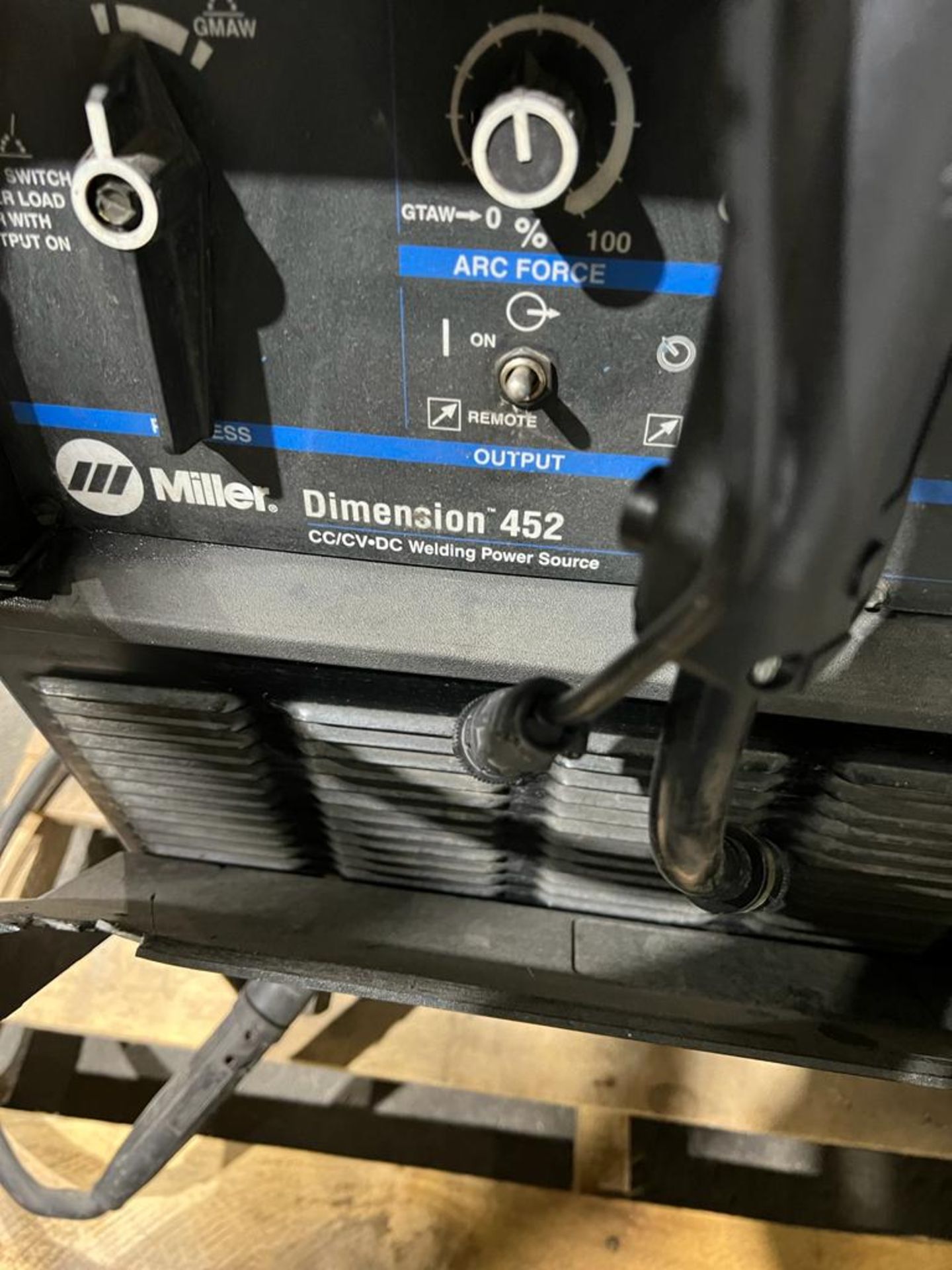 Miller 452 Dimension Mig Welder with 60 Series 4-Wheel Wire Feeder Complete with NEW GUN LOTS of - Image 4 of 4