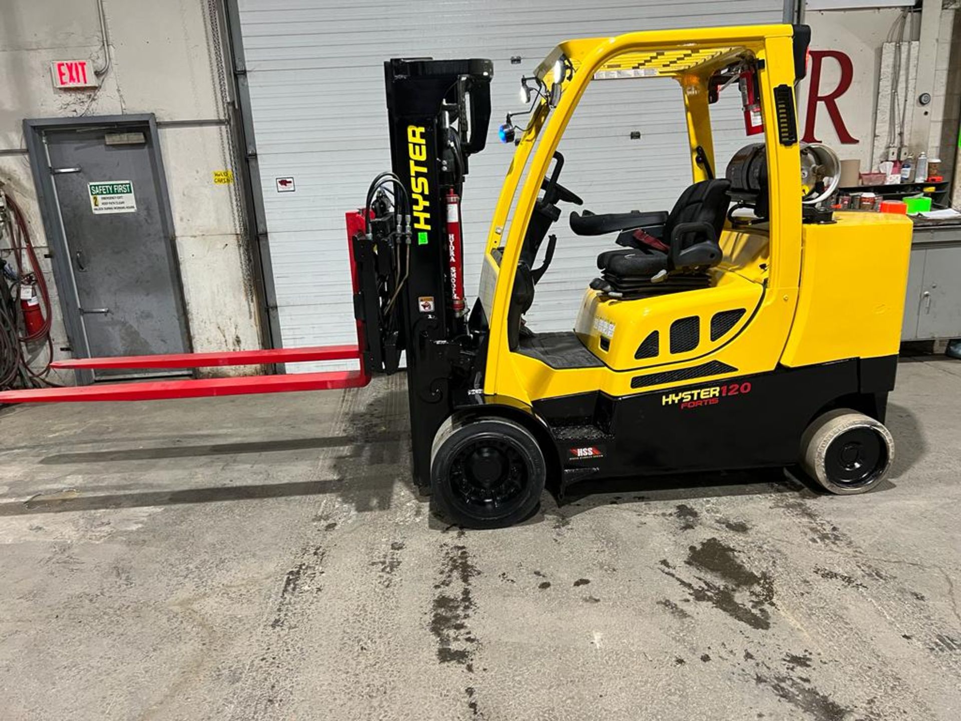 MINT ** 2017 Hyster 12,000lbs Capacity Forklift NEW 72" Forks, NEW Sideshift with NEW Positioner