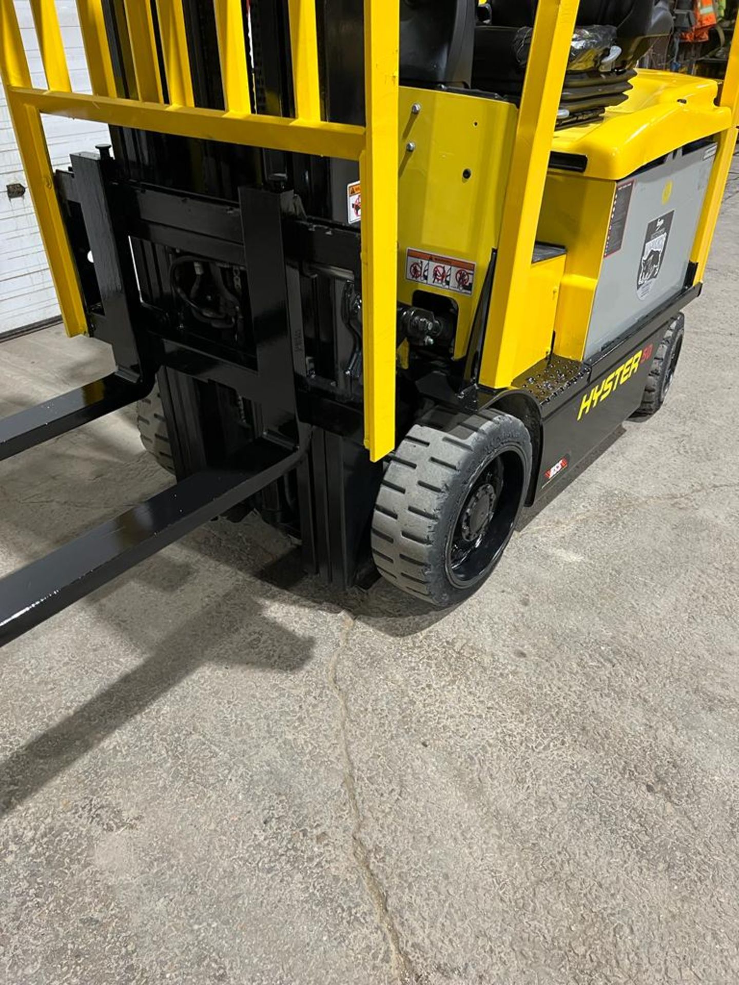 NICE 2018 Hyster 50 - 5,000lbs Capacity Forklift Electric 48V with LOW HOURS Sideshift 3-stage - Image 3 of 4