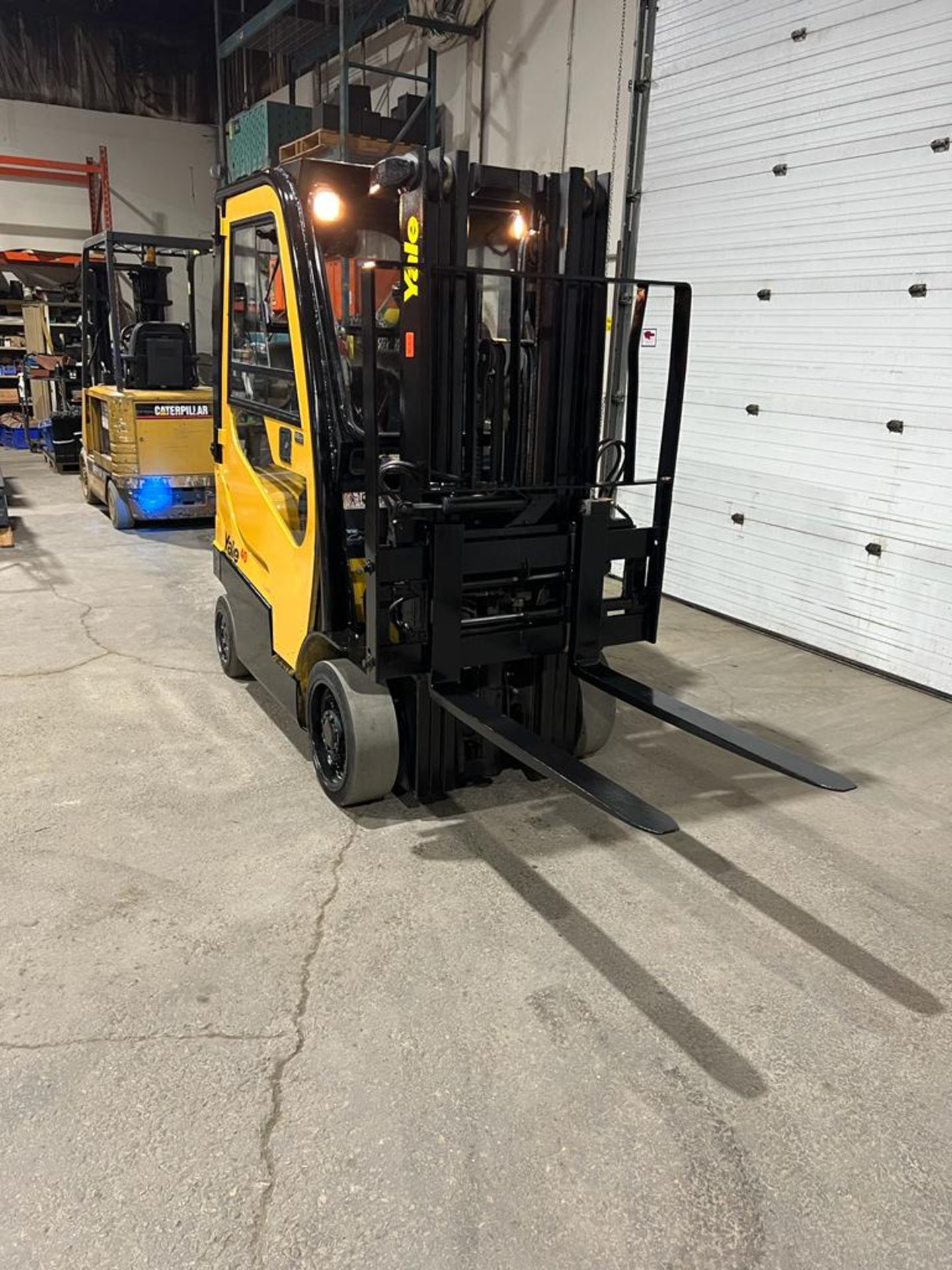 NICE Yale 4,000lbs Capacity Forklift LPG (propane) with CAB with Sideshift & Fork Positioner - Image 4 of 4