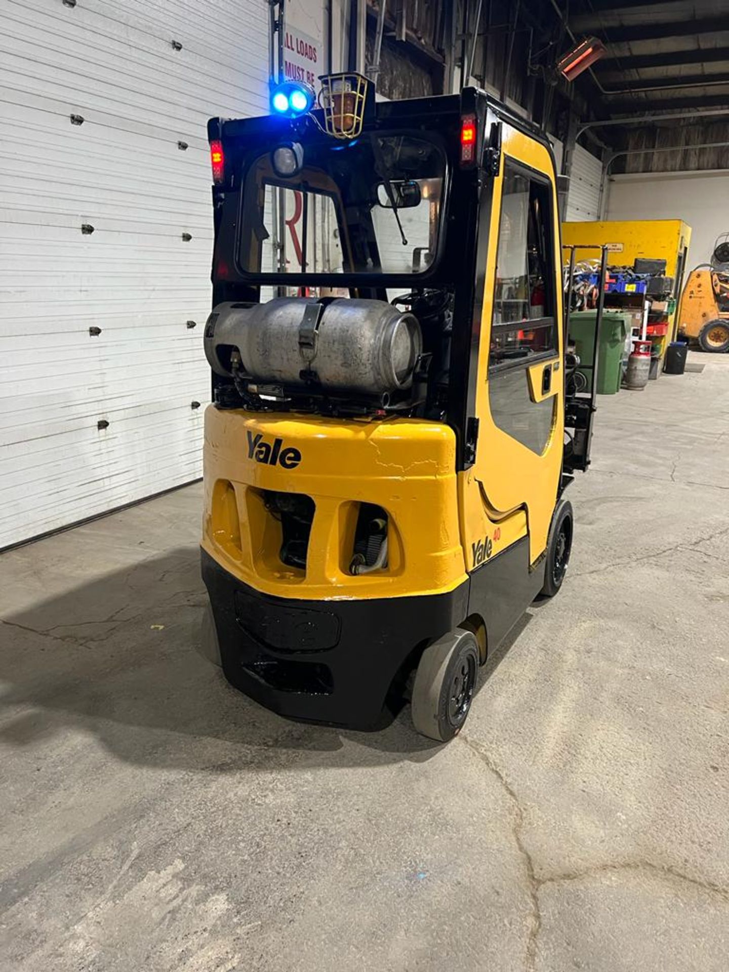 NICE Yale 4,000lbs Capacity Forklift LPG (propane) with CAB with Sideshift & Fork Positioner - Image 3 of 4